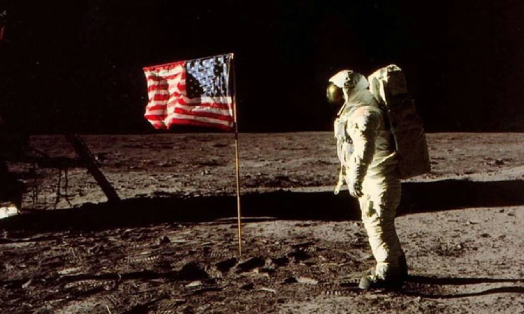 La memorable foto de Neil Armstrong en la Luna.