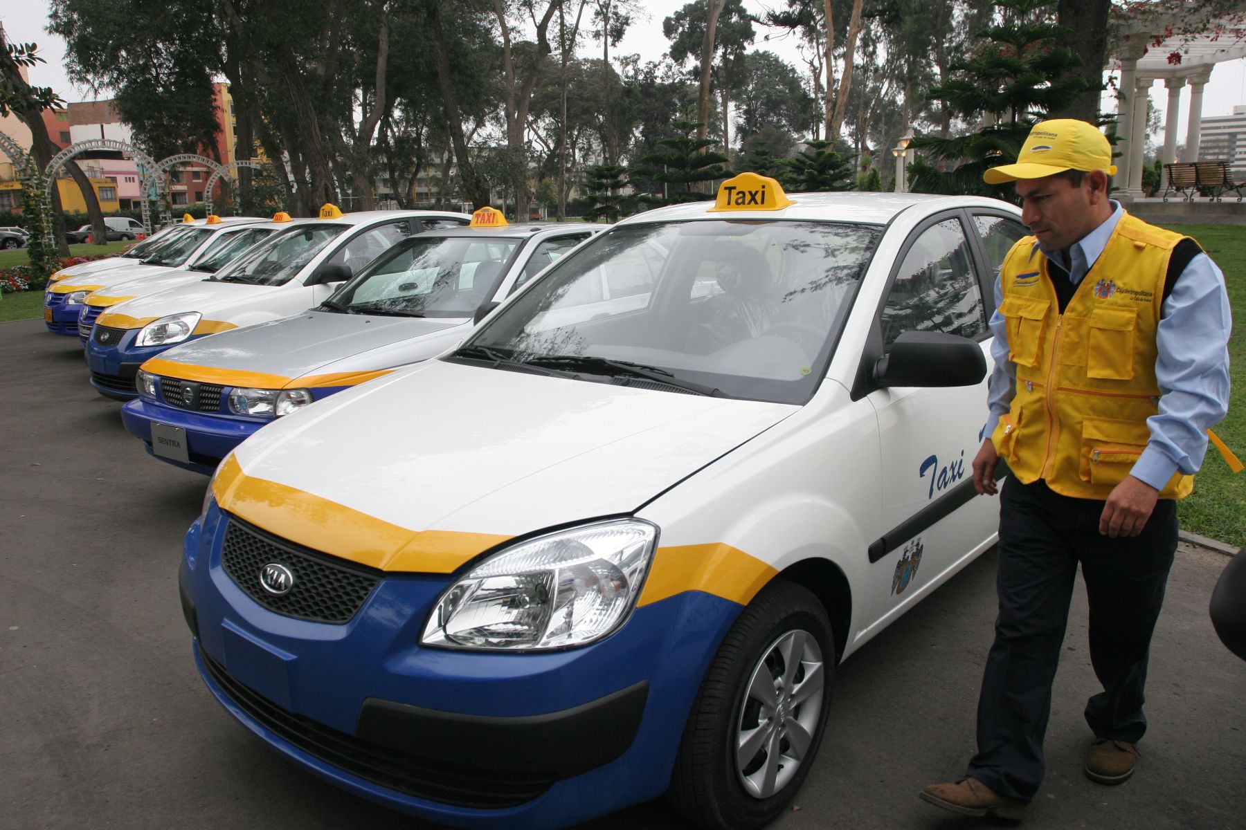 Caja Metropolitana lanza programa "Taxi Metropolitano" con la entrega de 24 modernos autos 0 kms. Foto:ANDINA/Rocío Farfán.