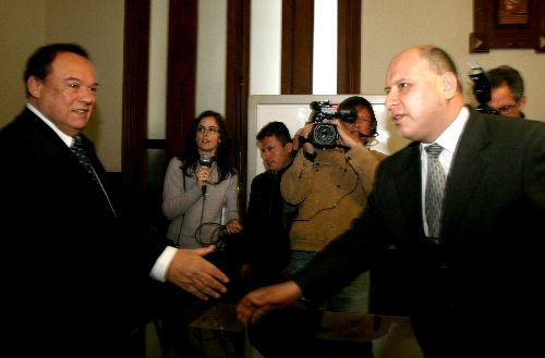 Luis Alva Castro inscribe su lista para presidir el Congreso  2009- 2010. Foto : ANDINA/ Jorge Paz H