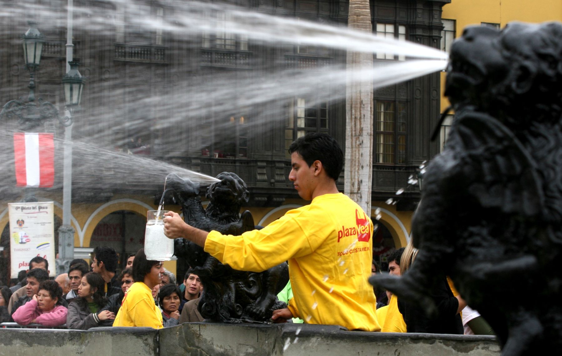 En la Plaza Mayor de la ciudad de Lima, se celebró el
"Dia Nacional del Pisco".

Foto : ANDINA/ Jorge Paz H.