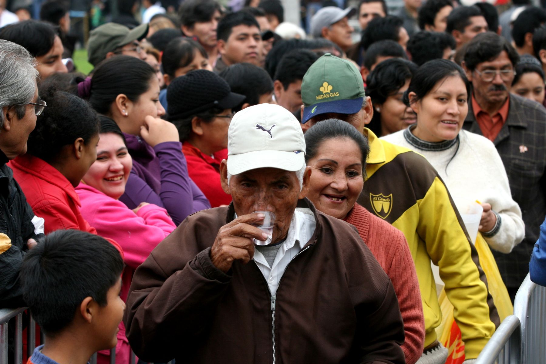En la Plaza Mayor de la ciudad de Lima, se celebró el
"Dia Nacional del Pisco".

Foto : ANDINA/ Jorge Paz H.