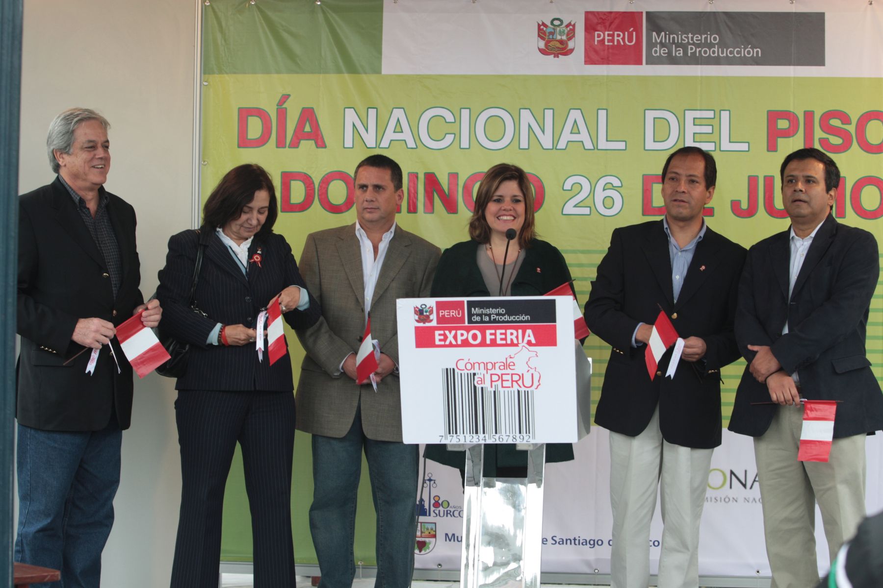 La ministra de la Producción, Mercedes Aráoz, encabezó esta mañana los festejos por el “Día Nacional del Pisco” en el distrito de Surco. Foto: ANDINA / Piero Vargas.