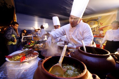Peruvian Cuisine Night at Magical Water Circuit located in Lima’s Parque de la Reserva during National Holydays. Photo: ANDINA / Stephanie Zollner.