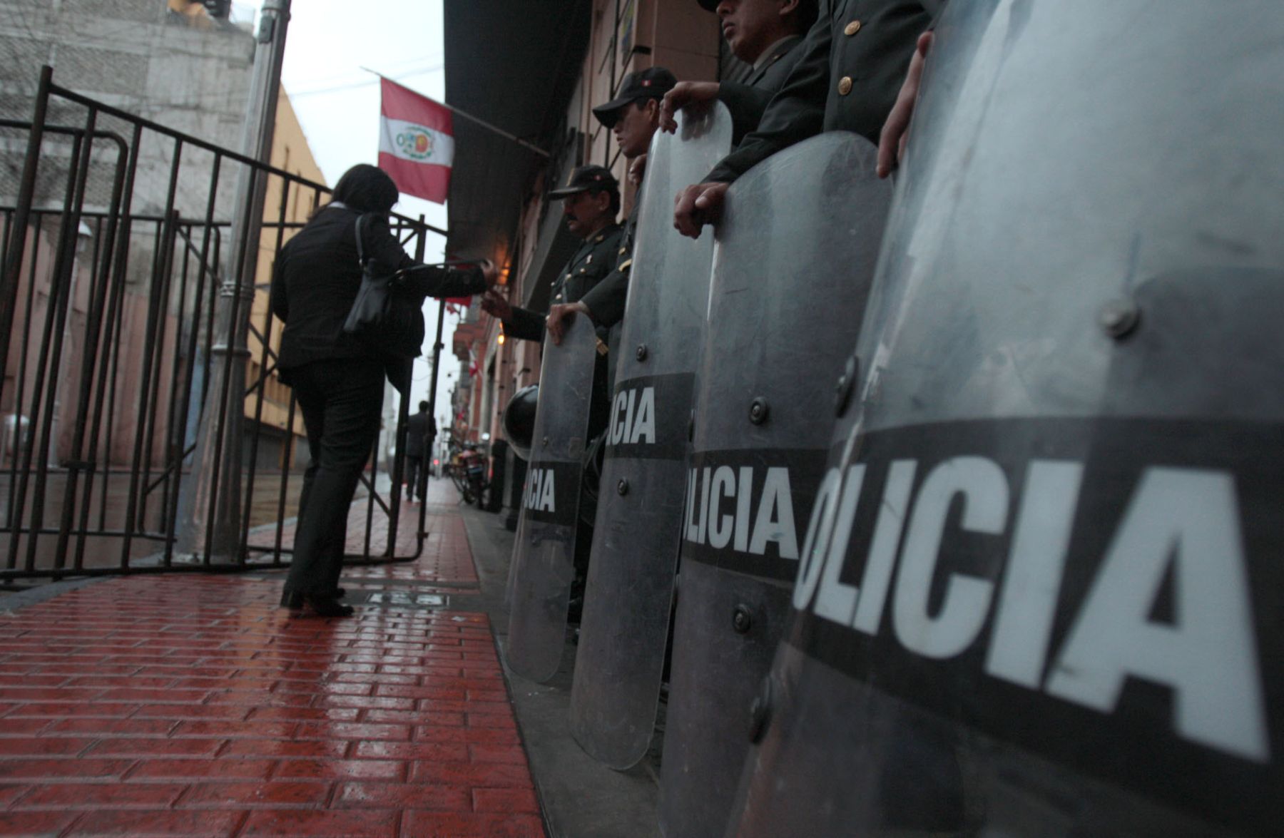 Seguridad en las inmediaciones de la Plaza de Armas de Lima.
Foto: ANDINA / Piero Vargas.
