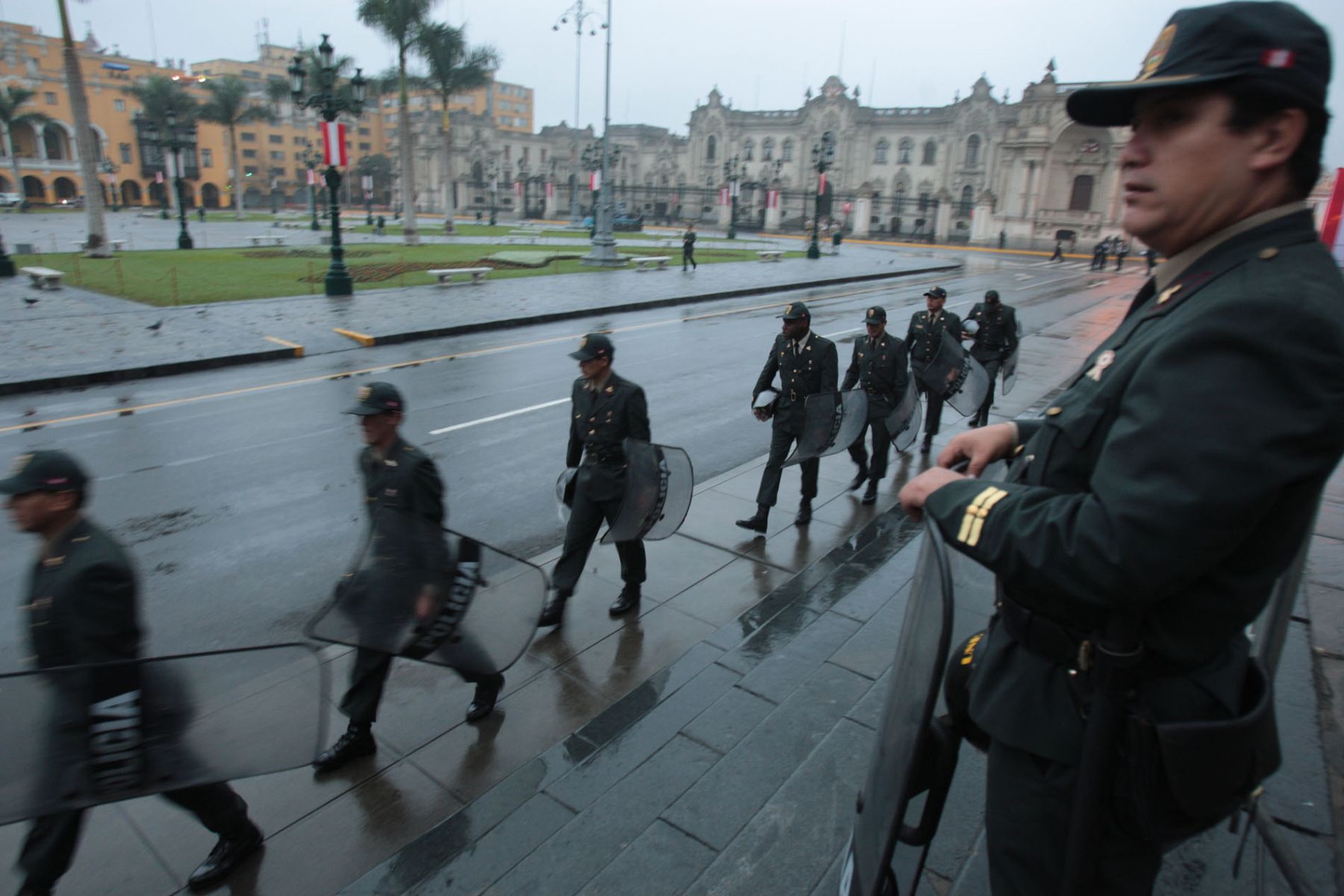 Seguridad en las inmediaciones de la Plaza de Armas de Lima.
Foto: ANDINA / Piero Vargas
