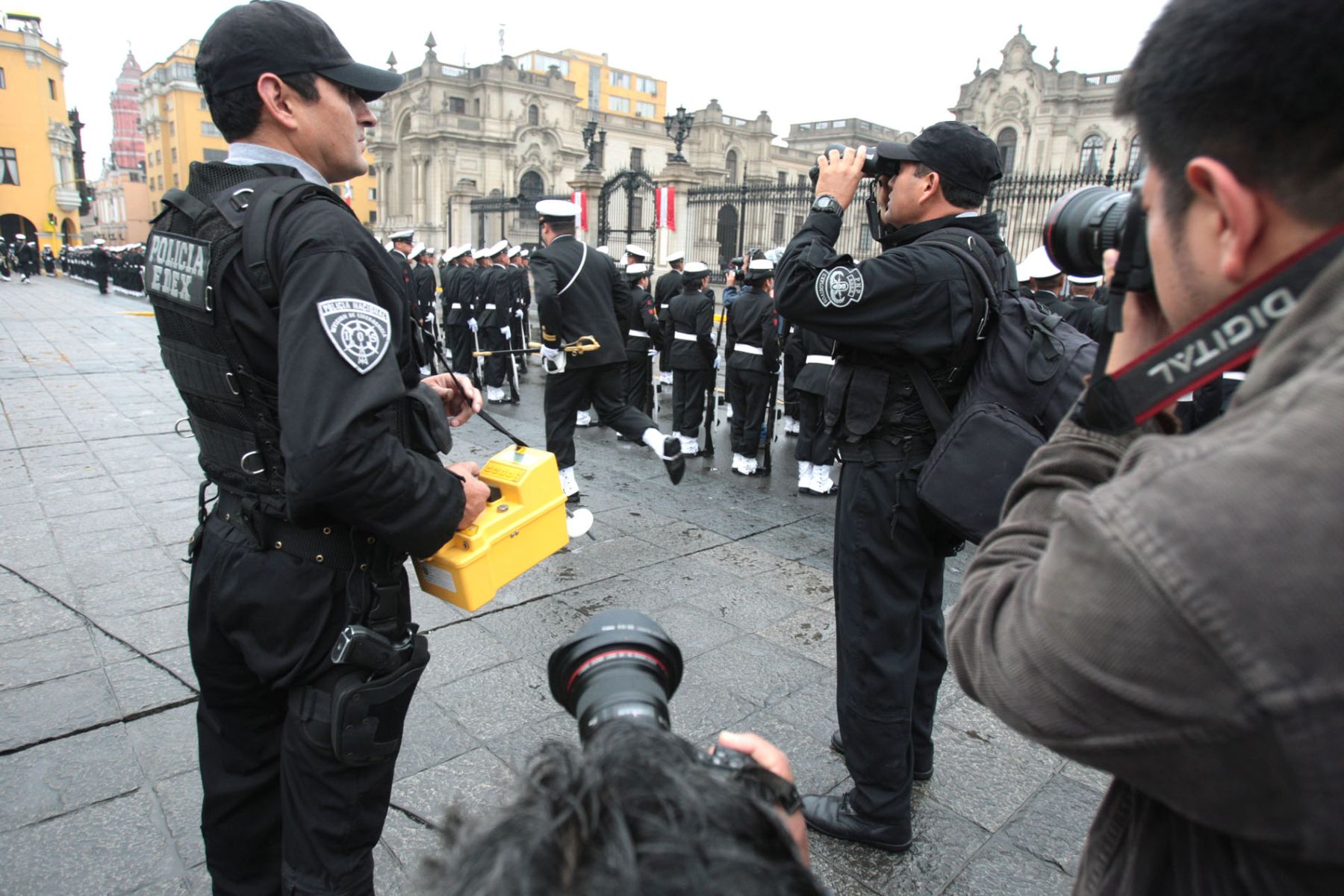 Seguridad en las inmediaciones de la Plaza de Armas de Lima.Foto: ANDINA / Piero Vargas.