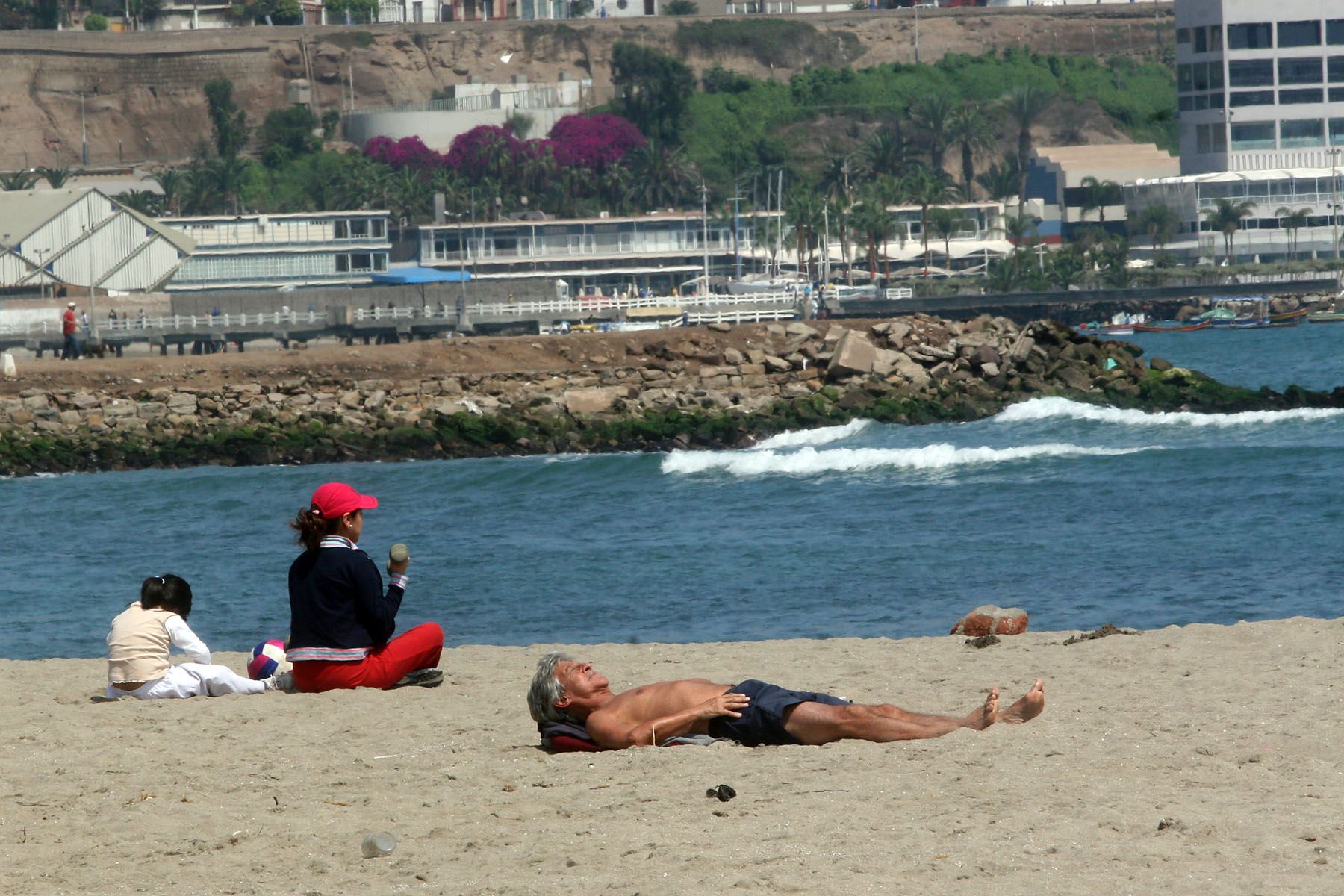 El 50 % de playas de Lima y Callao están tienen bandera roja