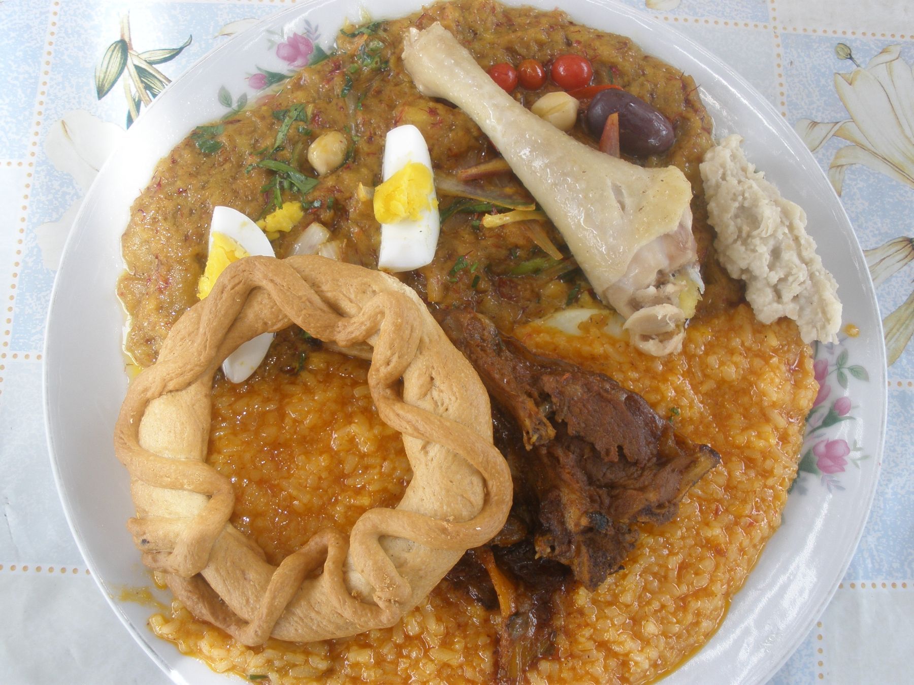 Sopa teóloga, combinación de pepián de arroz, cabrito, la tradicional rosca y otros ingredientes especiales. Foto: ANDINA/Óscar Paz.