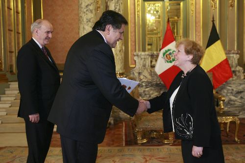 President Garcia received credentials of Belgian Ambassador to Peru, Beatriz Van Hemeldonck. Photo: Sepres.