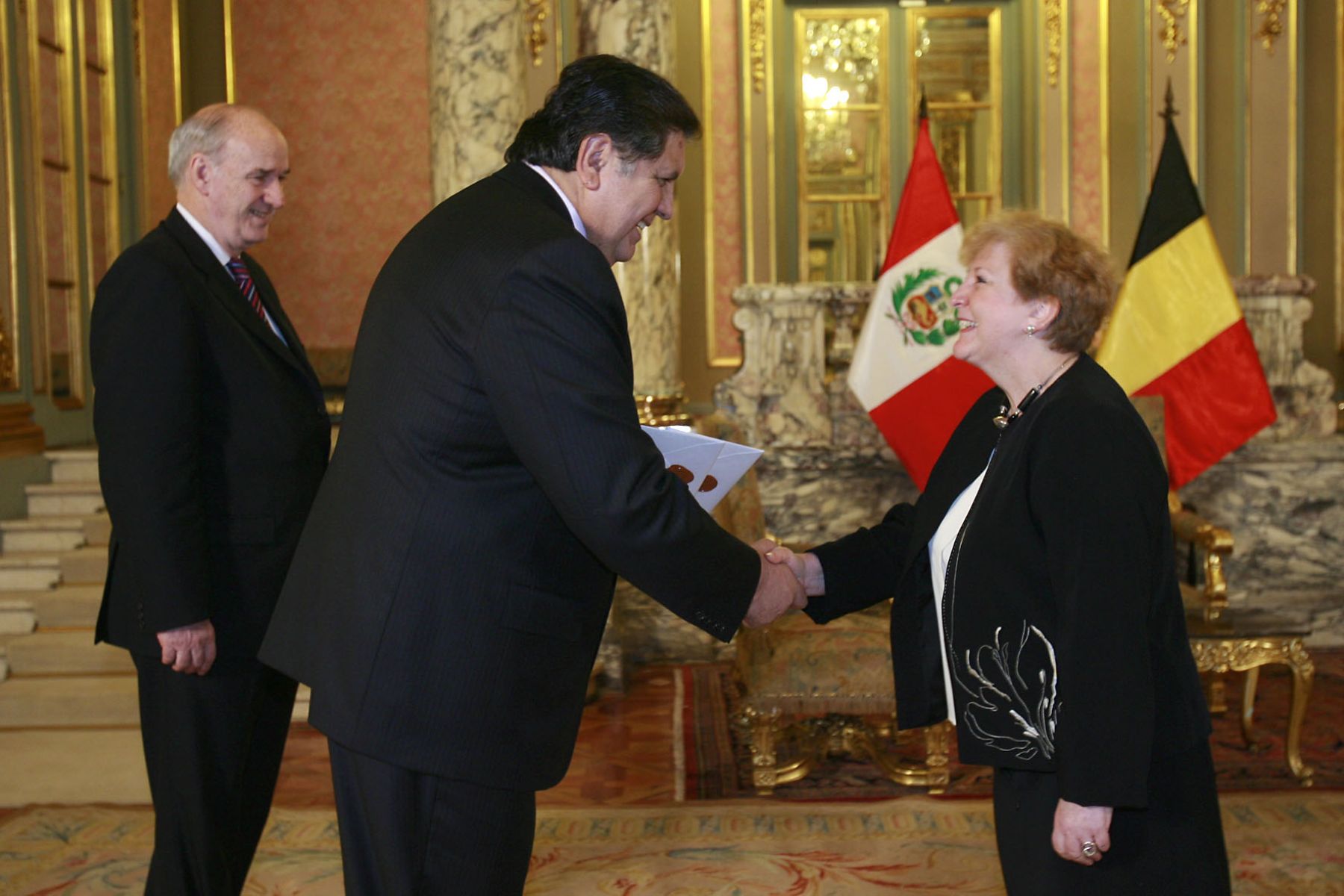 President Garcia received credentials of Belgian Ambassador to Peru, Beatriz Van Hemeldonck. Photo: Sepres.