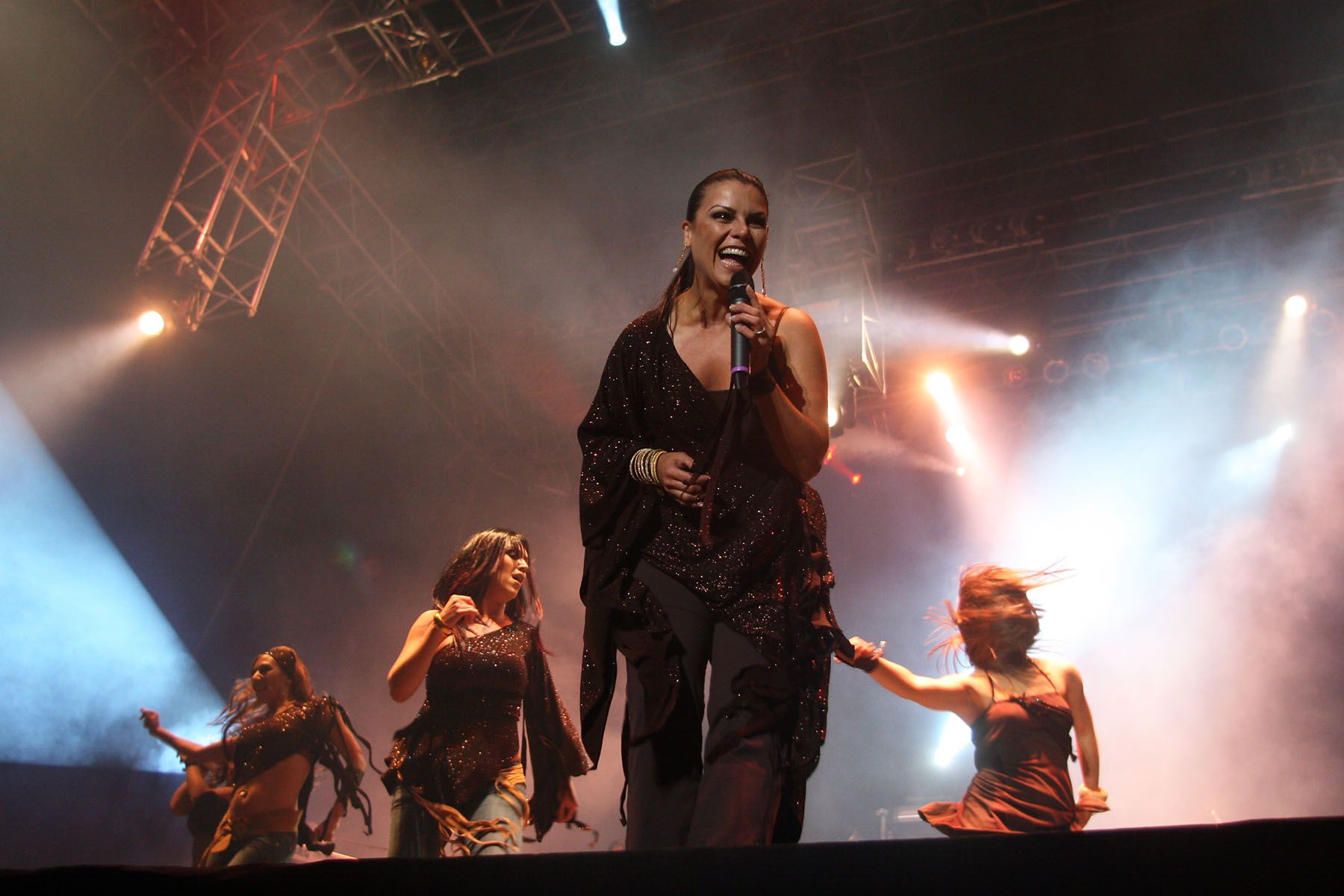 Olga Tañón encendió “fuego” en el Monumental con espectacular concierto