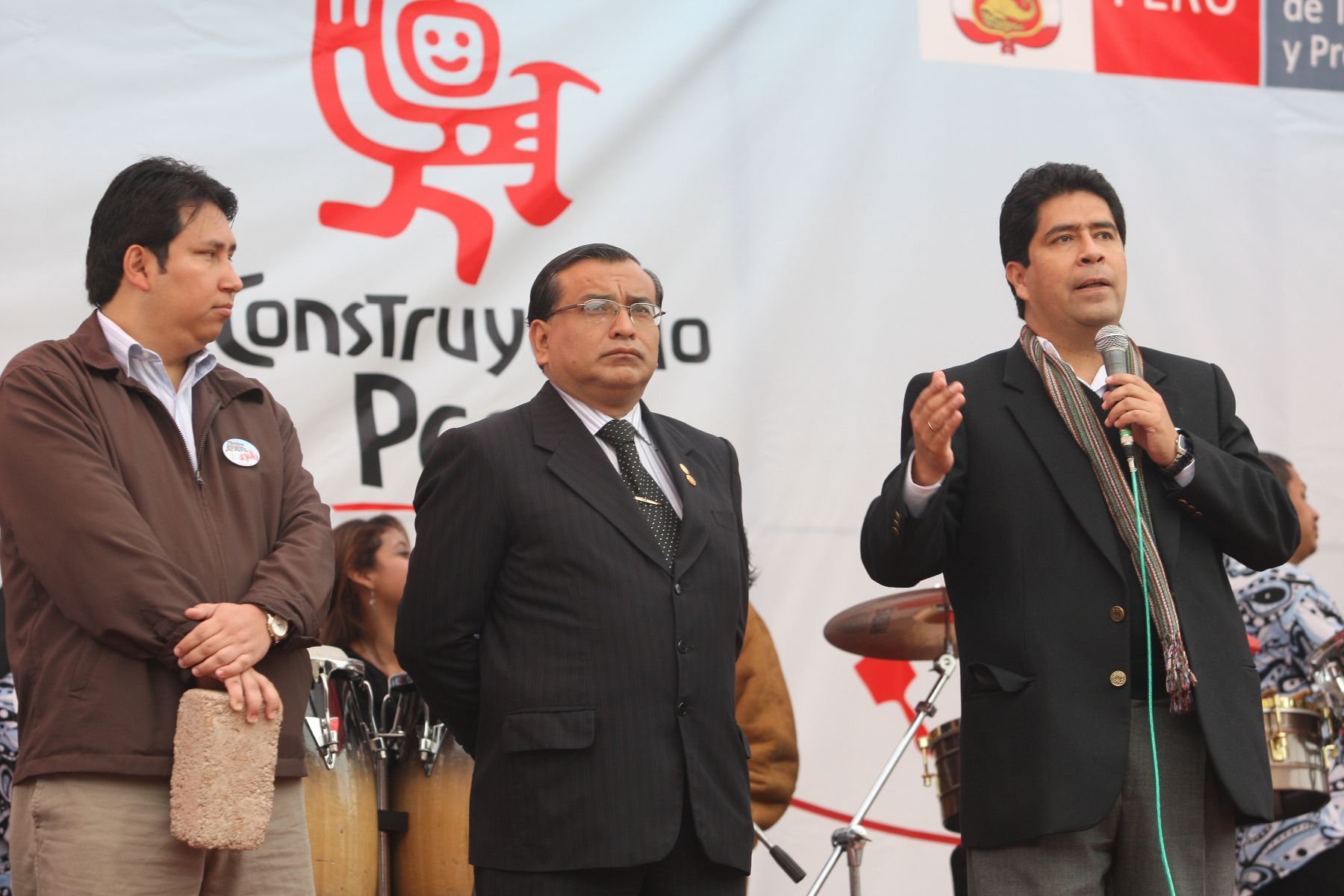 Con colorido festival se dio inicio a las obras del proyecto "Una ciudad saludable en el cerro San Cristóbal a través del empleo juvenil", contando con el primer núcleo ejecutor del Programa Construyendo Perú. Foto: ANDINA / Norman Córdova.
