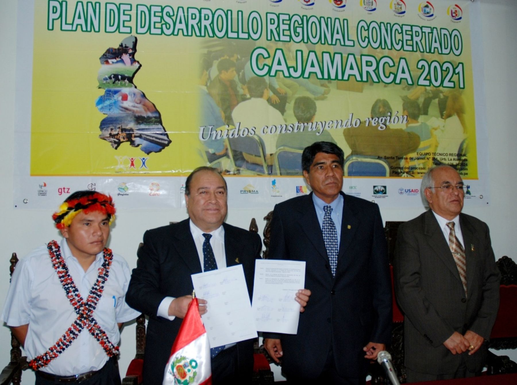 El presidente regional de Cajamarca, Jesús Coronel Salirrosas, presentó hoy Plan de Desarrollo Regional Concertado 2021. Foto: ANDINA / Eduard Lozano.