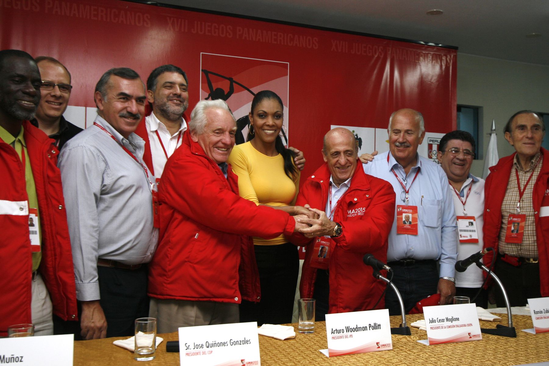 Julio César Maglione, presidente del comité evaluador de los Juegos Panamericanos, junto a miembros del comité y Arturo Woodman, presidente del IPD. Foto. ANDINA/ Stephanie Zollner