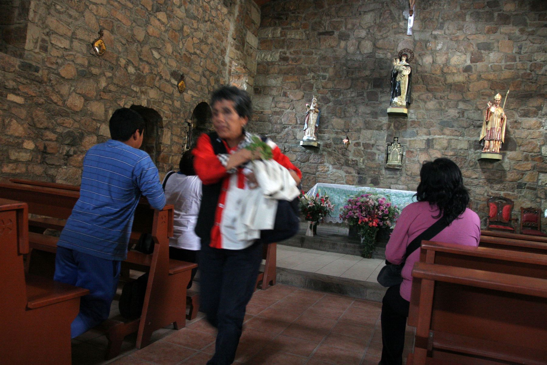 Fieles de Santa Rosa, empiezan a llegar al poblado de Santa Rosa de Quives, para venerar a la santa. Foto:ANDINA/Rocío Farfán.