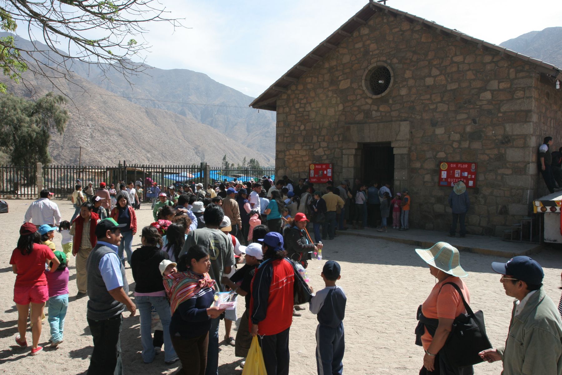 Miles de fieles llegaron a Santuario de Santa Rosa de Lima, en el poblado de Santa Rosa de Quives. Foto:ANDINA/ Rocío Farfán