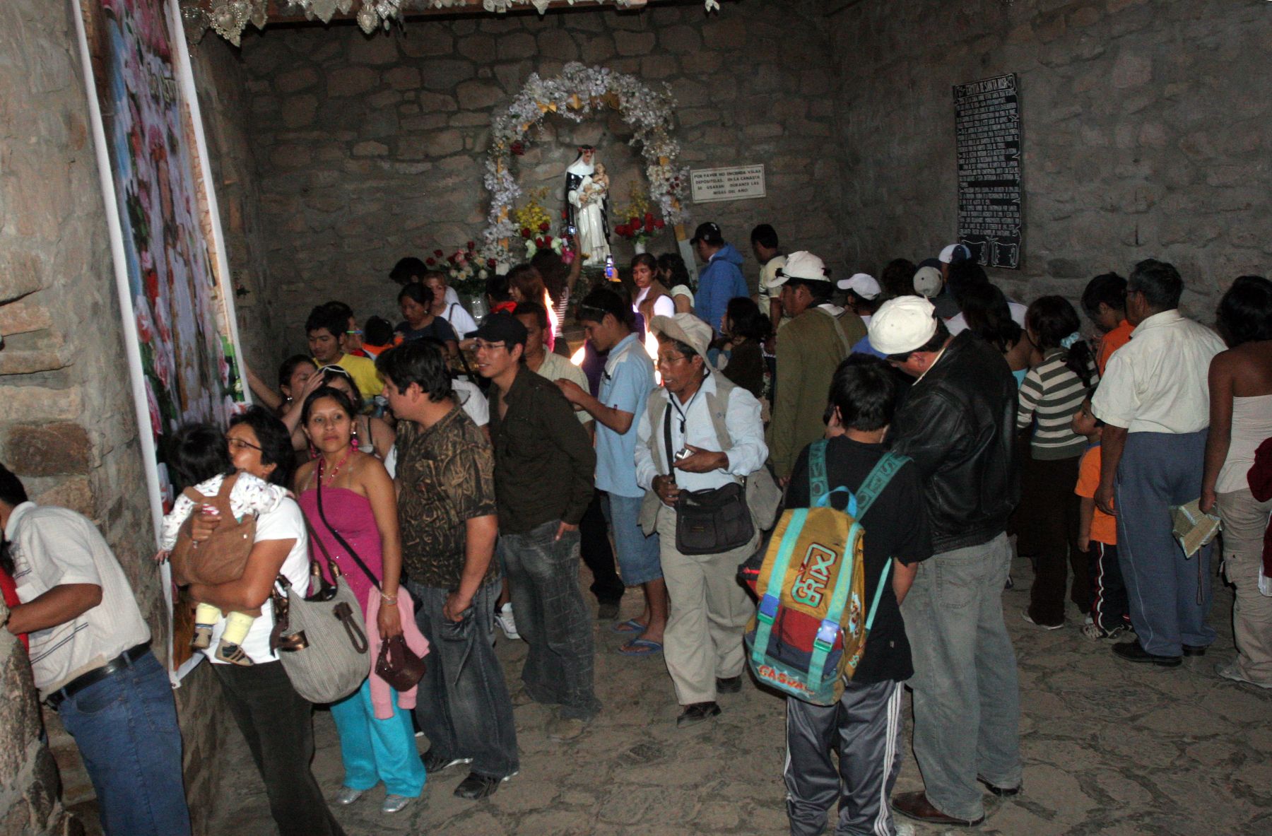 Miles de fieles llegaron a Santuario de Santa Rosa de Lima, en el poblado de Santa Rosa de Quives. 
Foto:ANDINA/Rocìo Farfán