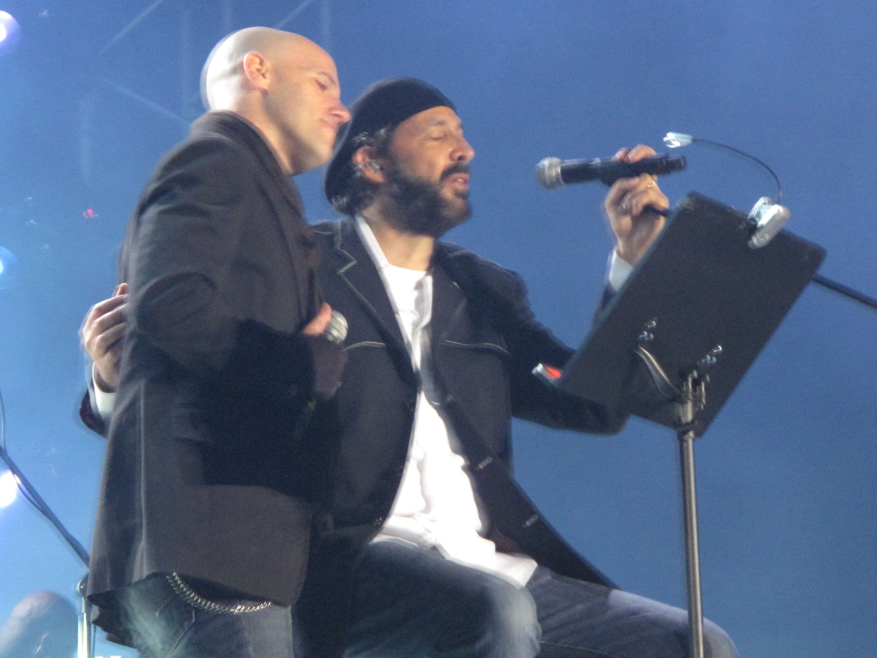 Juan Luis Guerra Ofreció Homenaje A Michael Jackson Durante Concierto