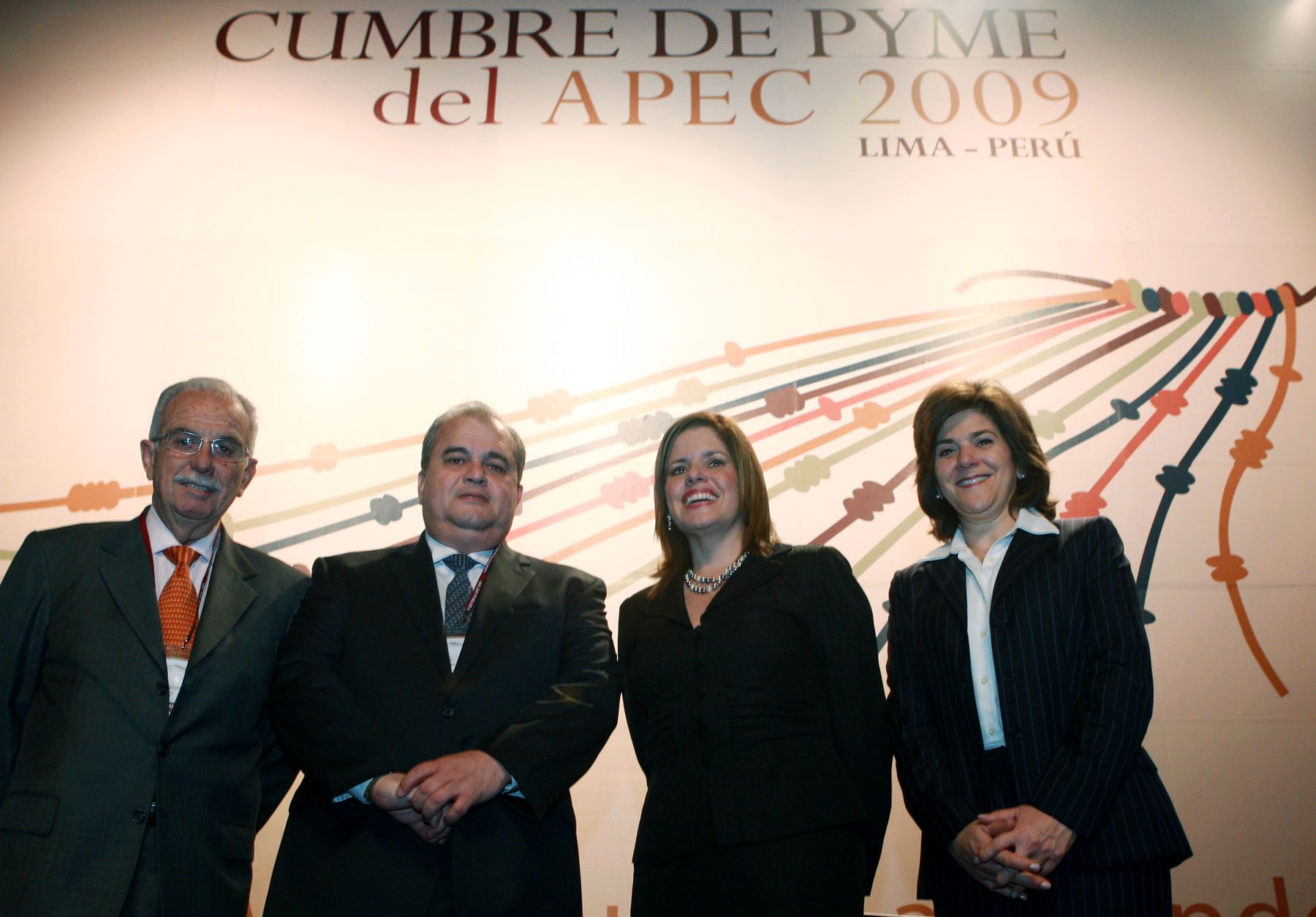 La ministra de la Producción Mercedes Aráoz, inauguró esta mañana la Cumbre de PYME del APEC 2009.
Foto:ANDINA/Carlos Lezama