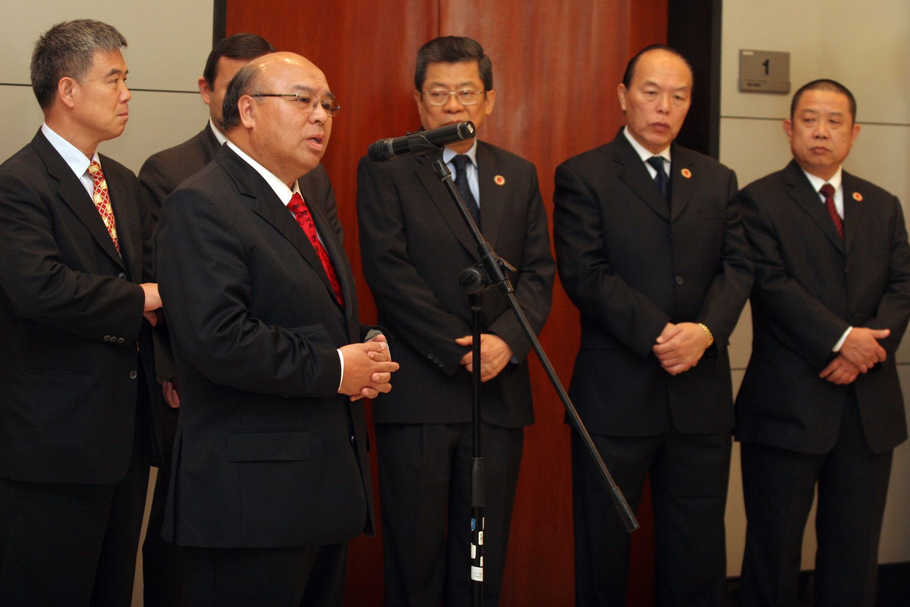 Representantes de la comunidad china en Perú, durante la ceremonia de conmemoración de los 160 años de la inmigración china a Perú, realizada en la Cancillería. Foto: ANDINA/Rocío Farfán.