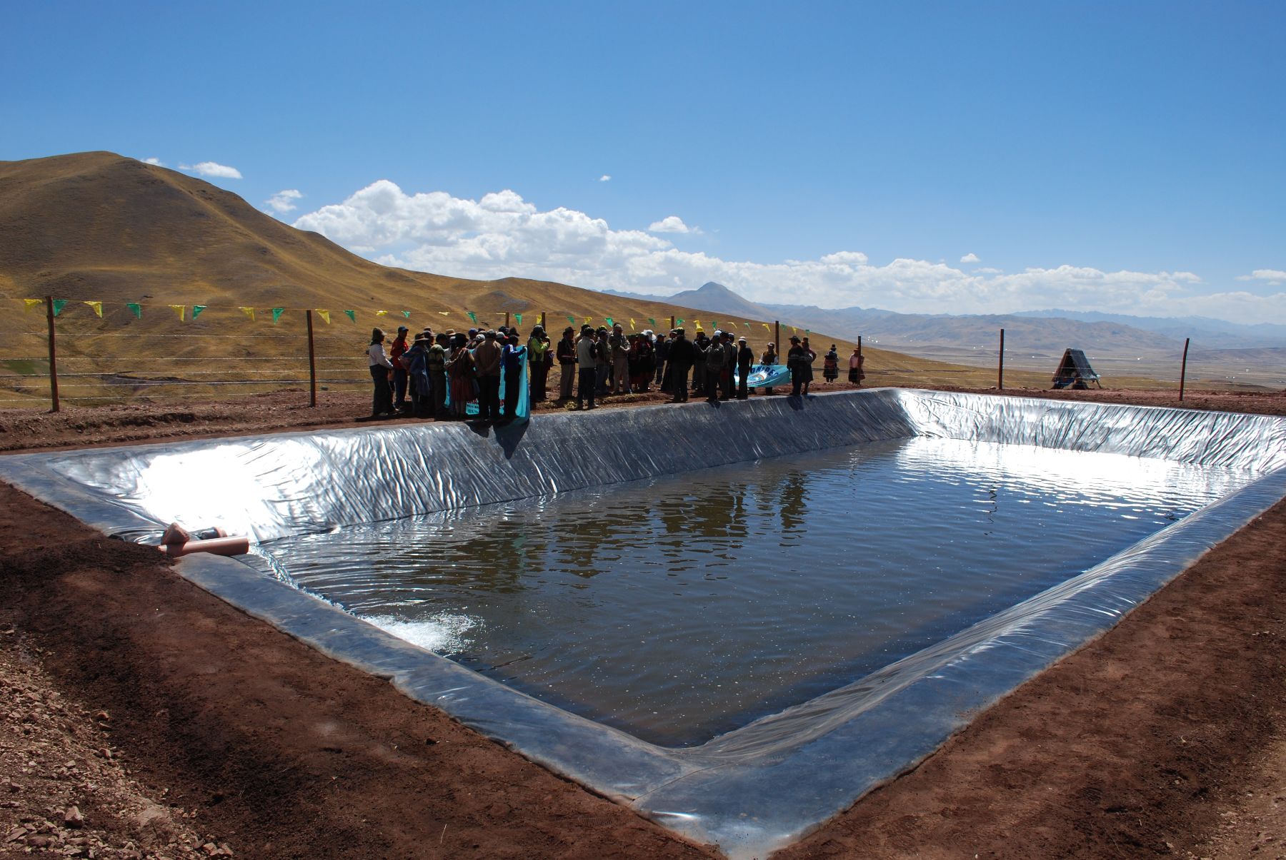 Construyen reservorio en la comunidad de Llanccahua, ubicada a 4 mil 090 metros sobre el nivel del mar, en el distrito de Umachiri, provincia de Melgar (Puno). Foto: Fundación Ayuda en Acción.