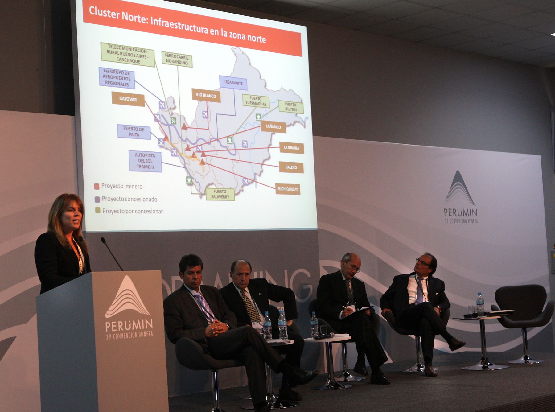 Directora ejecutiva de Proinversión, Cayetana Aljovin, expone sobre inversión en infraestructura en el marco de la Convención Minera PeruMin, en la ciudad de Arequipa. Foto: ANDINA/ Jack Ramón.