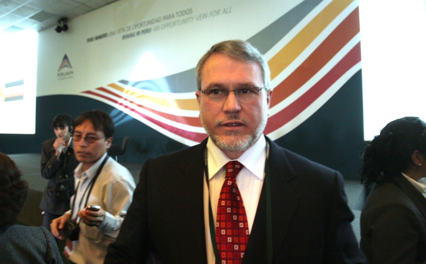 Presidente  de Minera Chinalco Perú,Gerald Wolfe,declara a la prensa en el marco de la Convención Minera Perumin. que se realiza en la ciudad de Arequipa.Foto:ANDINA/Jack Ramón