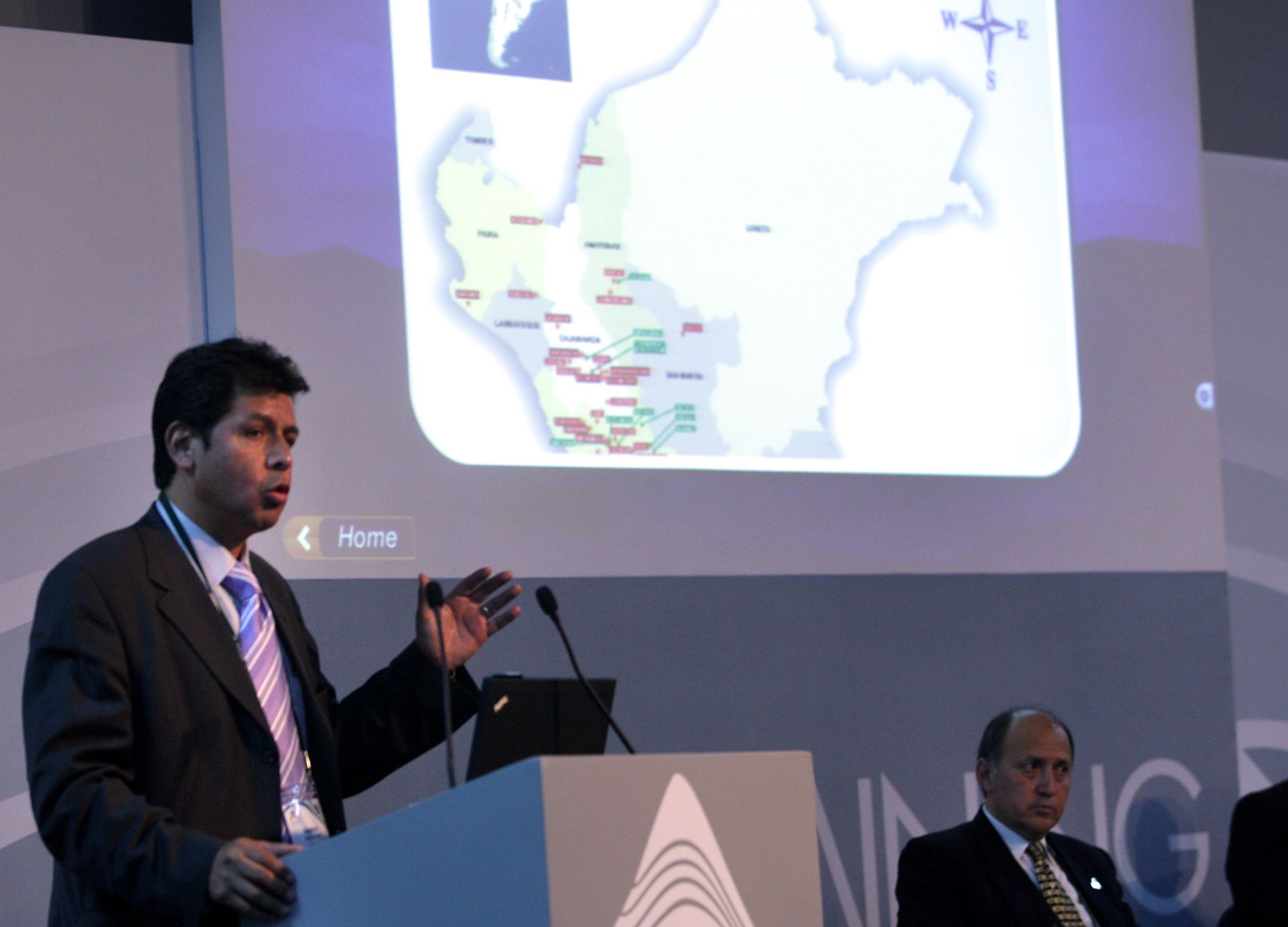 Exposición de Armando Pareja,sobre Innovación en el trnasporte ferroviario de minerales en el marco de la Convención Minera Perumin. que se realiza en la ciudad de Arequipa.Foto:ANDINA/Jack Ramón
