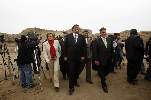 El presidente de la República, Alan García, promulgó esta mañana la Ley General de Turismo en el santuario de Pachacamac.
Foto:ANDINA / Juan Carlos Guzmán Negrini.