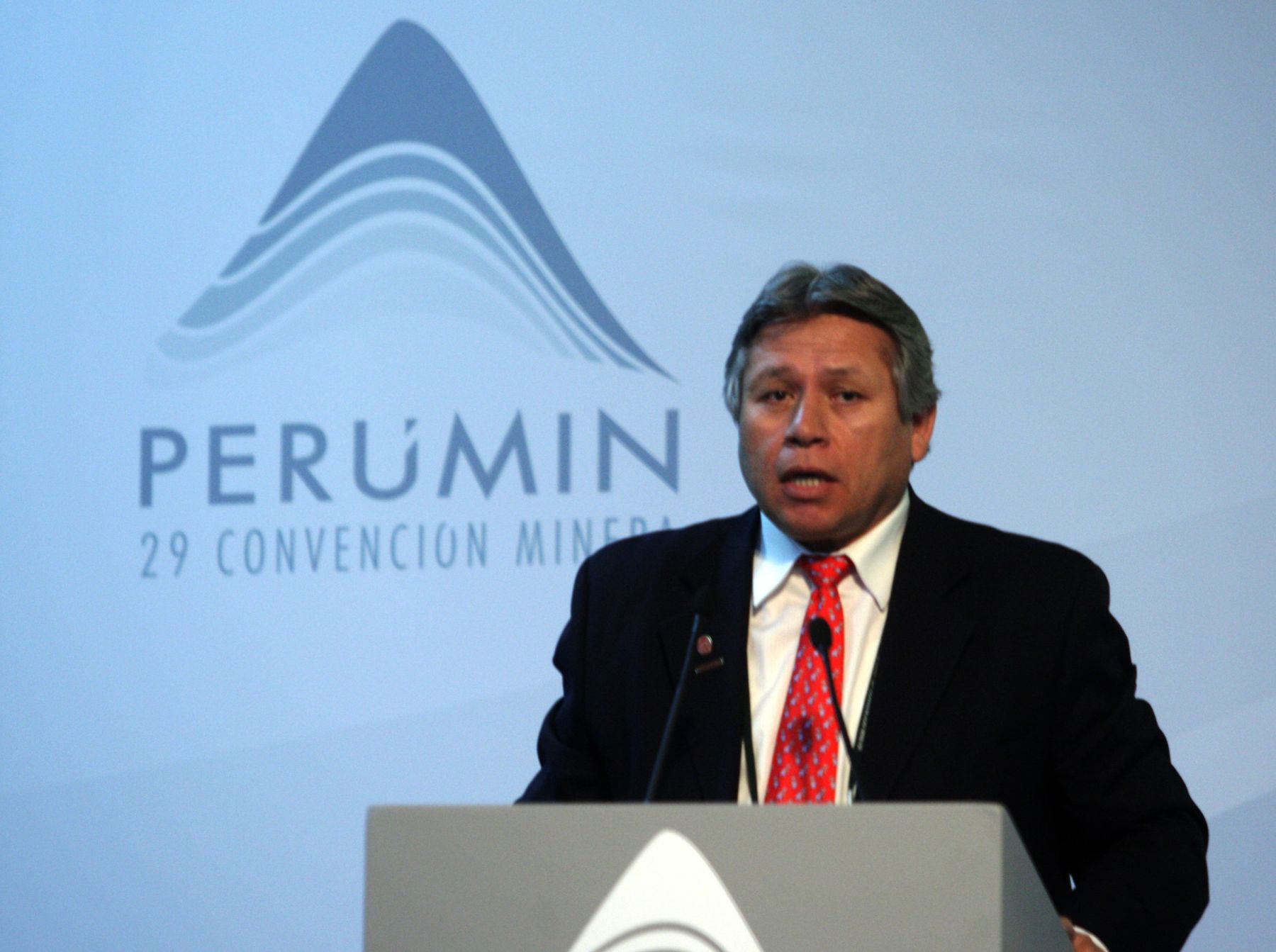 Carlos Santa Cruz, gerente general de Mina Yanacocha,expone en  el marco de la Convención Minera Perumin en la ciudad de Arequipa.
Foto:ANDINA /Jack Ramón.