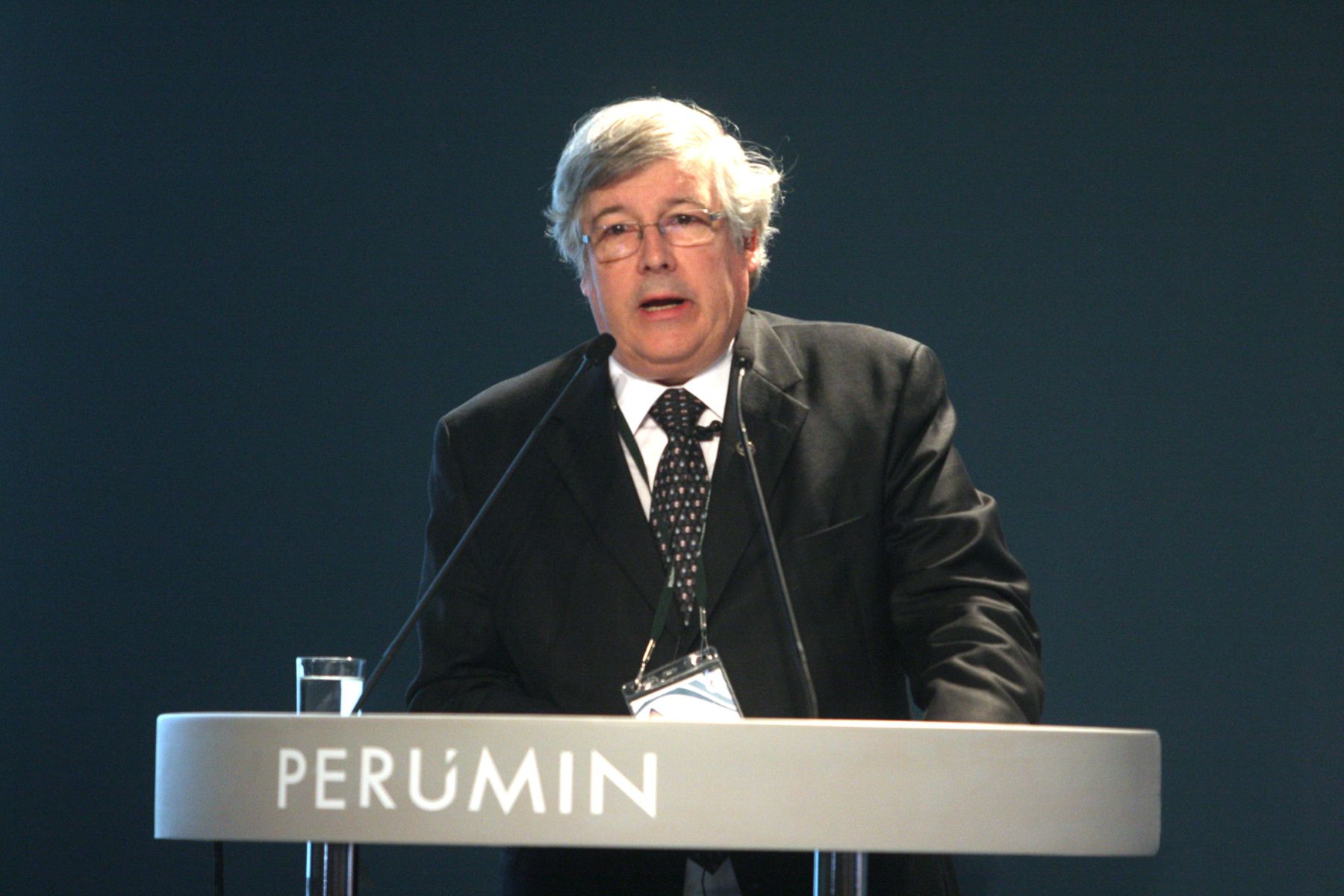 Hans Flury, presidente de la Sociedad Nacional de Minería, Petróleo y Energía (SNMPE), expone Convención Minera en la ciudad de Arequipa.
Foto:ANDINA/Jack Ramòn.