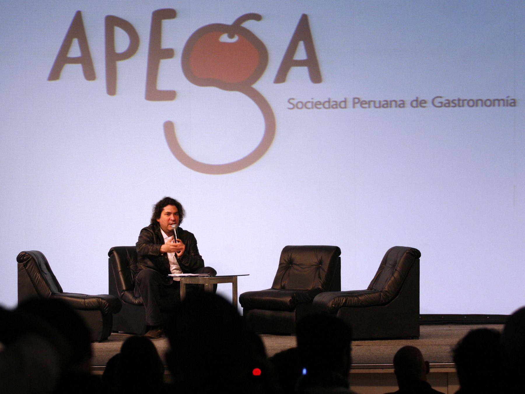 Chef Gastón Acurio, presidente de Apega, habla sobre la Feria Gastronómica Mistura. Foto: ANDINA/Stephanie Zollner