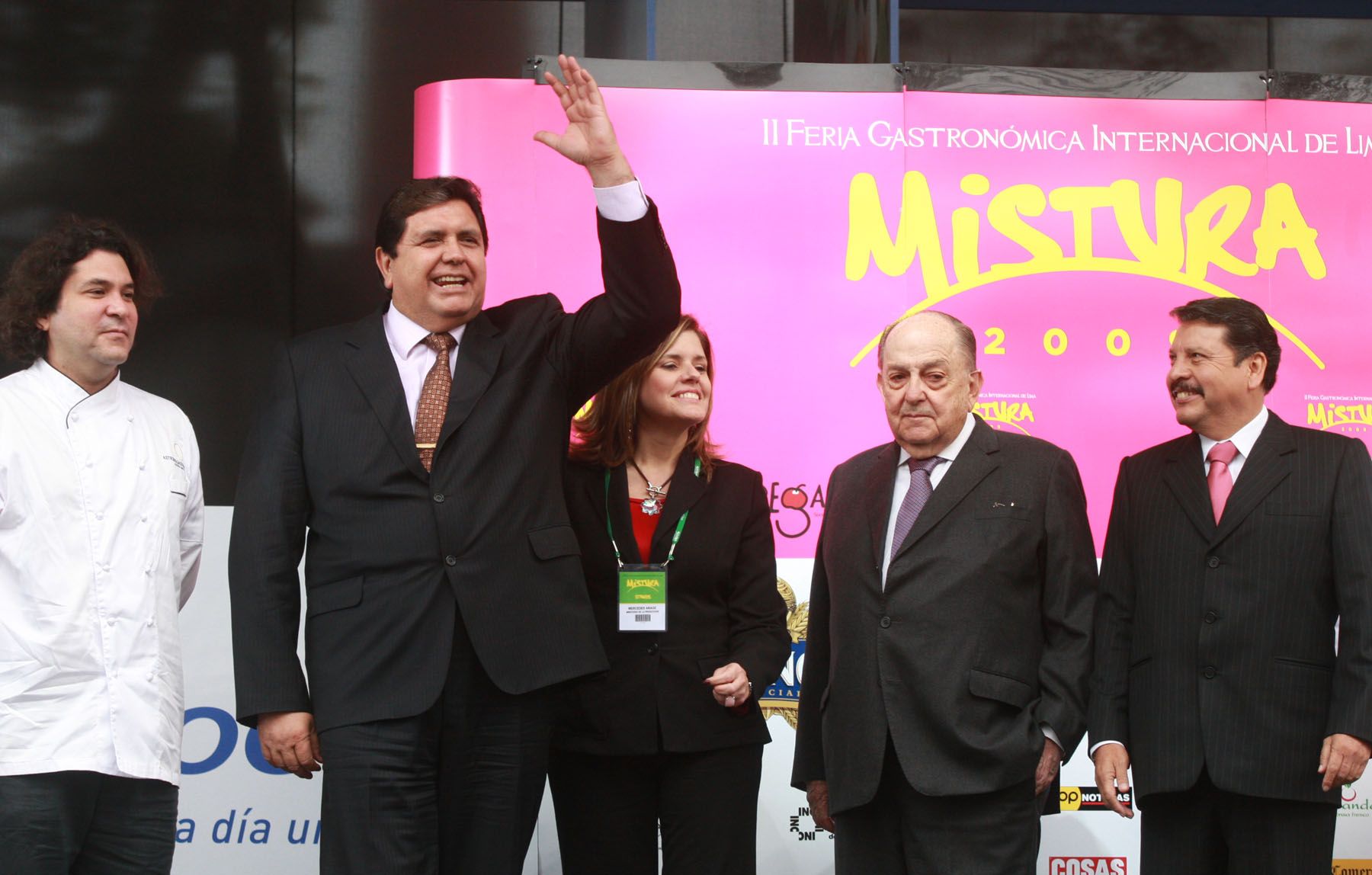 El Presidente Alan Garcìa, acompañado del Cheff Internacional Gaston Acurio inauguró la Feria Gastronòmica Mistura 2009 en el Parque de la Reserva. 
Foto:ANDINA/Carlos Lezama