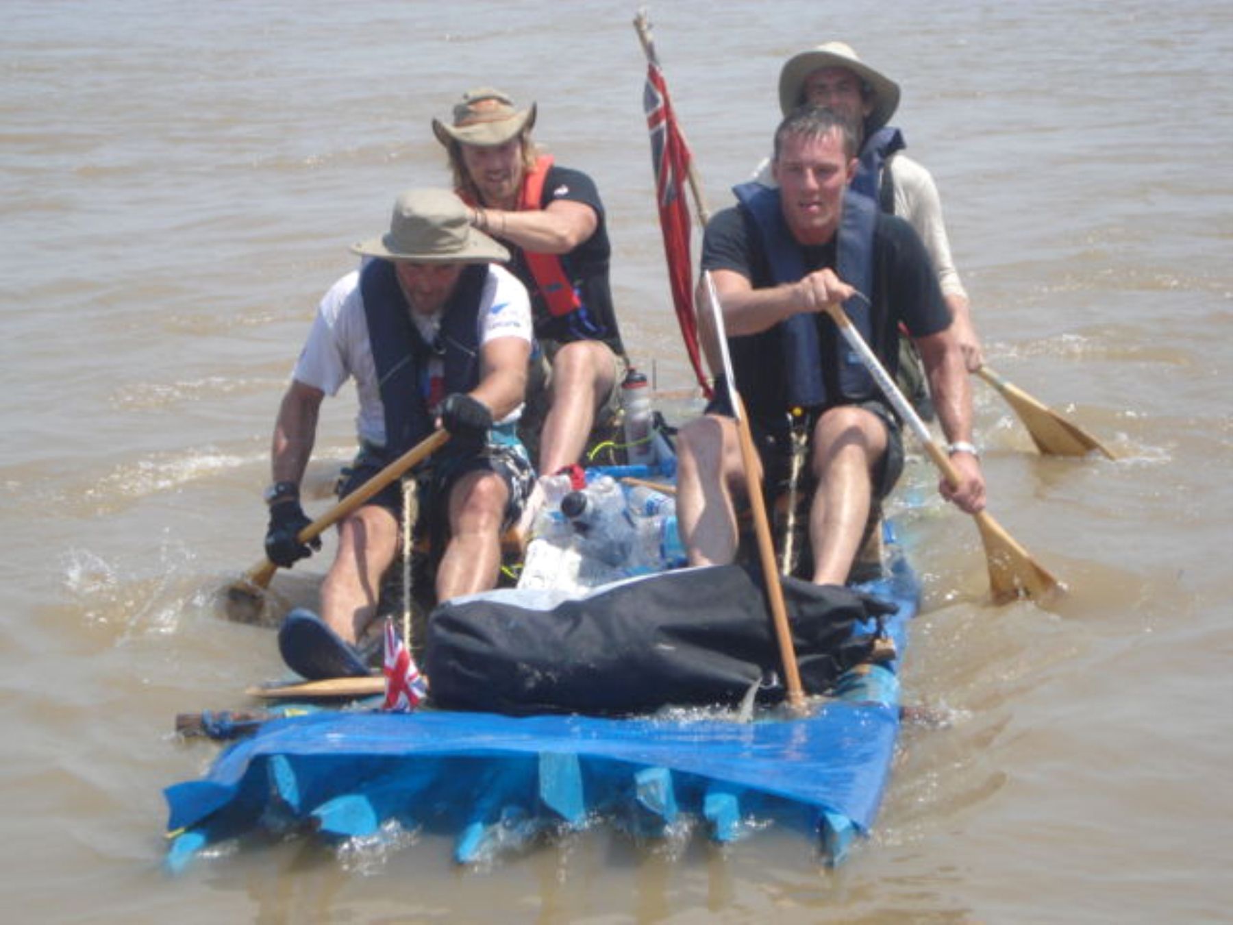 Carrera de balsas en el río Amazonas. Foto: Dircetura