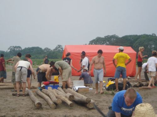Carrera de balsas en el río Amazonas. Foto: ANDINA / Archivo.
