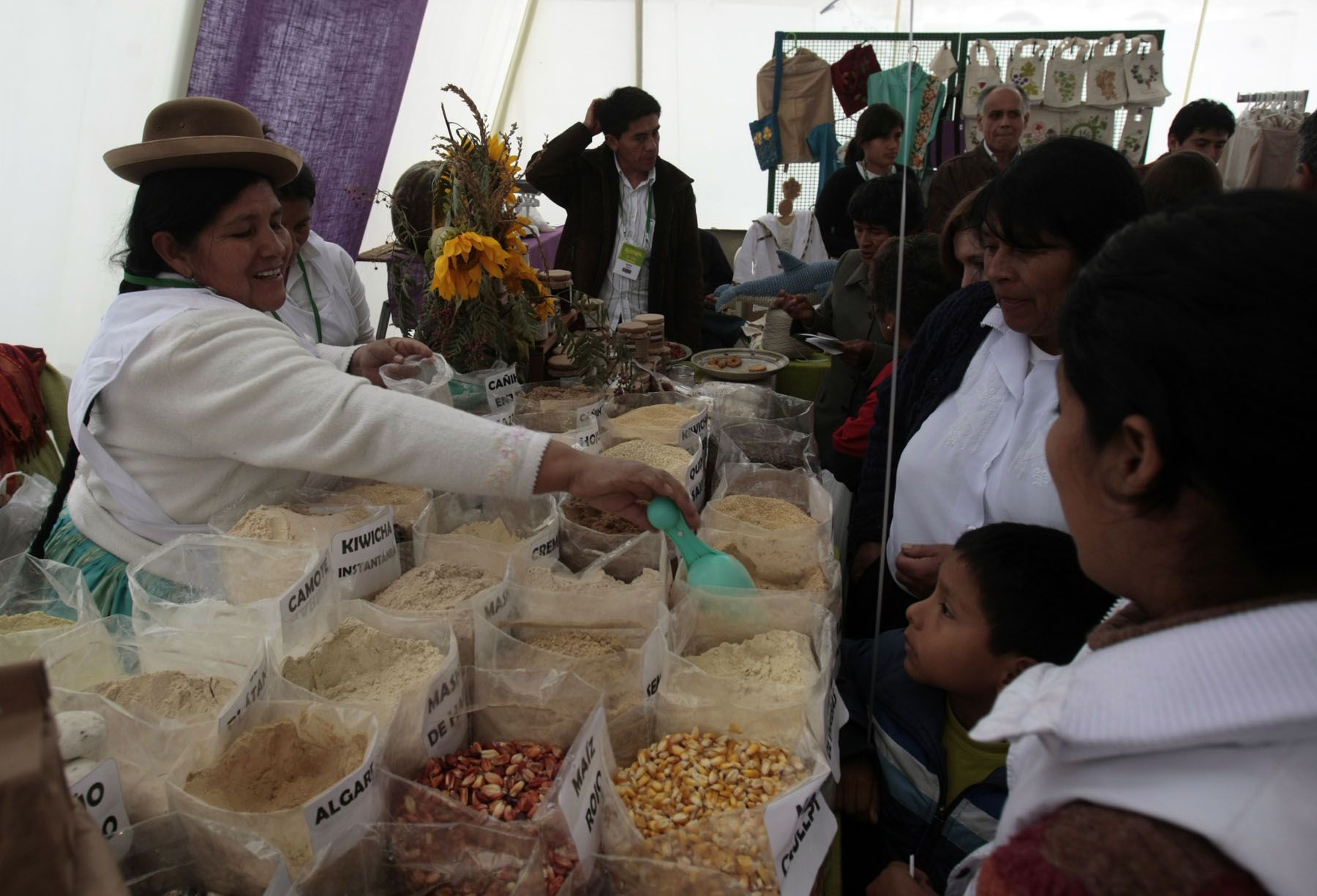 Productos oriundos del Perú se exhiben en Mistura 2009.

Foto:ANDINA / Juan Carlos Guzmán Negrini.