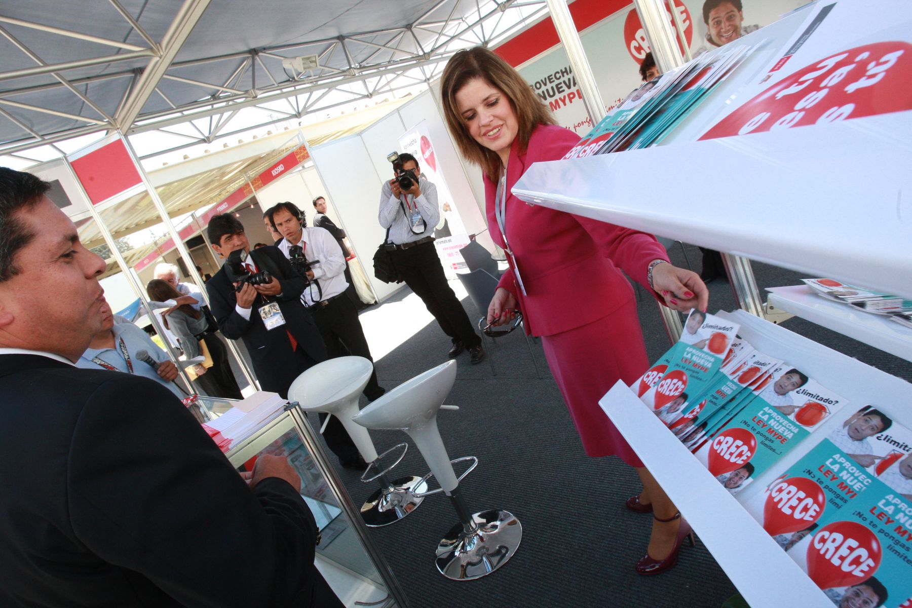 La ministra de la Producción, Mercedes Aráoz en el XII Foro Interamericano de la Microempresa (Foromic), en la ciudad de Arequipa.
Foto: ANDINA/Carlos Lezama.