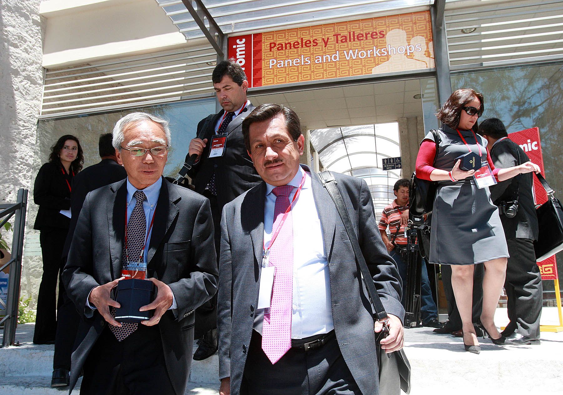 El Presidente Ejecutivo de ESSALUD, Fernando Barrios, en el XII Foro Interamericano de la Microempresa (Foromic), en la ciudad de Arequipa. Foto: ANDINA/Carlos Lezama.Foto: ANDINA/Carlos Lezama