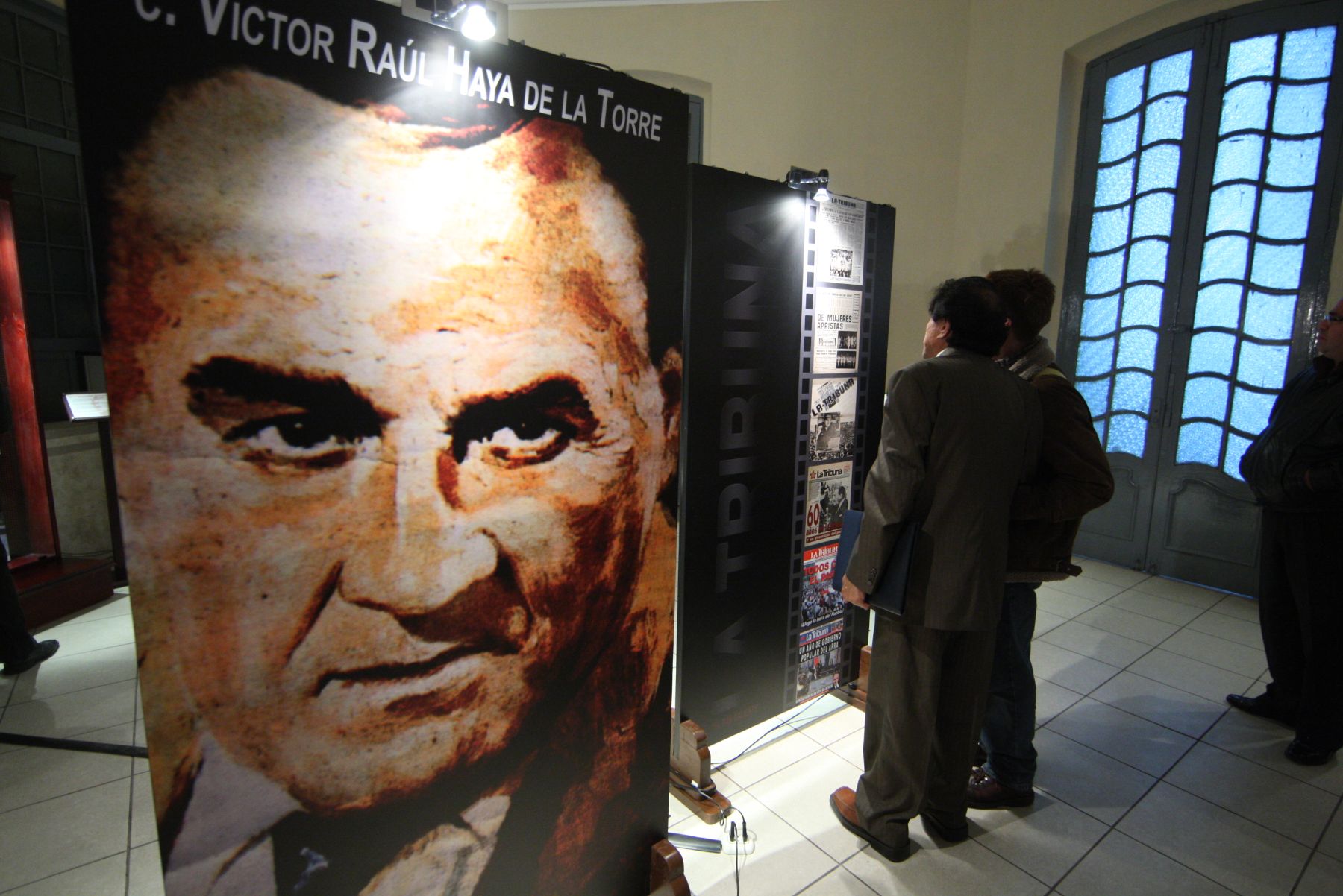 Presentan muestra con fotos inéditas de Víctor Raúl Haya de la Torre ...