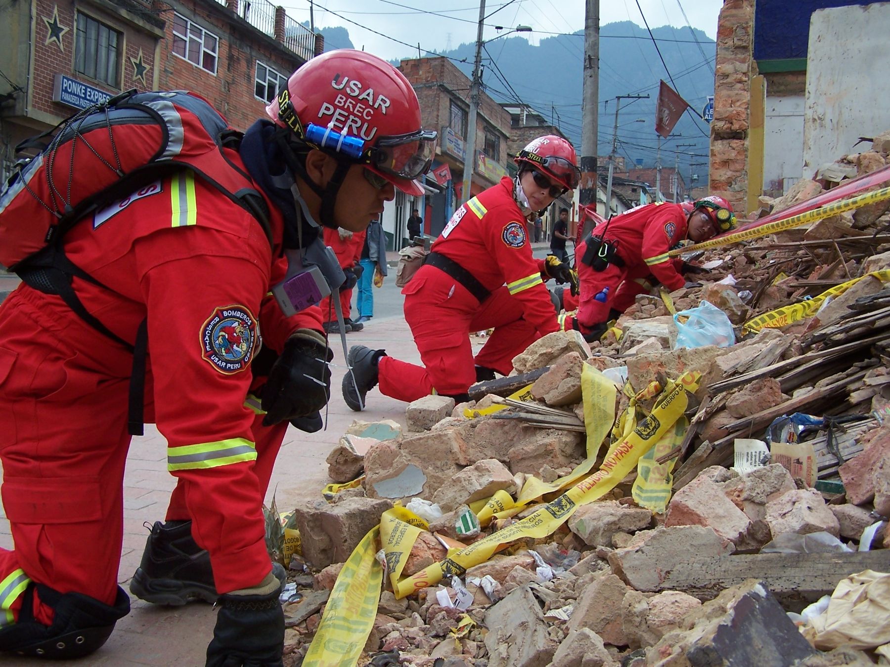 Bomberos rescatistas peruanos listos para partir en misión de ayuda a