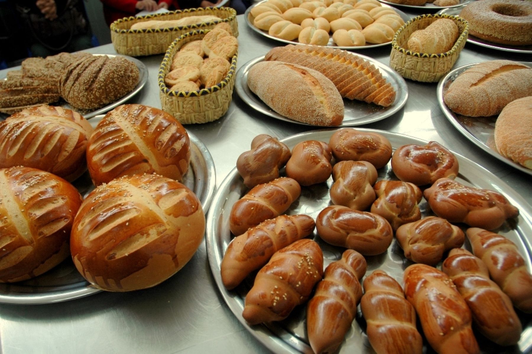 Con reparto de 25 mil panes hoy se celebra el día de ese popular alimento |  Noticias | Agencia Peruana de Noticias Andina