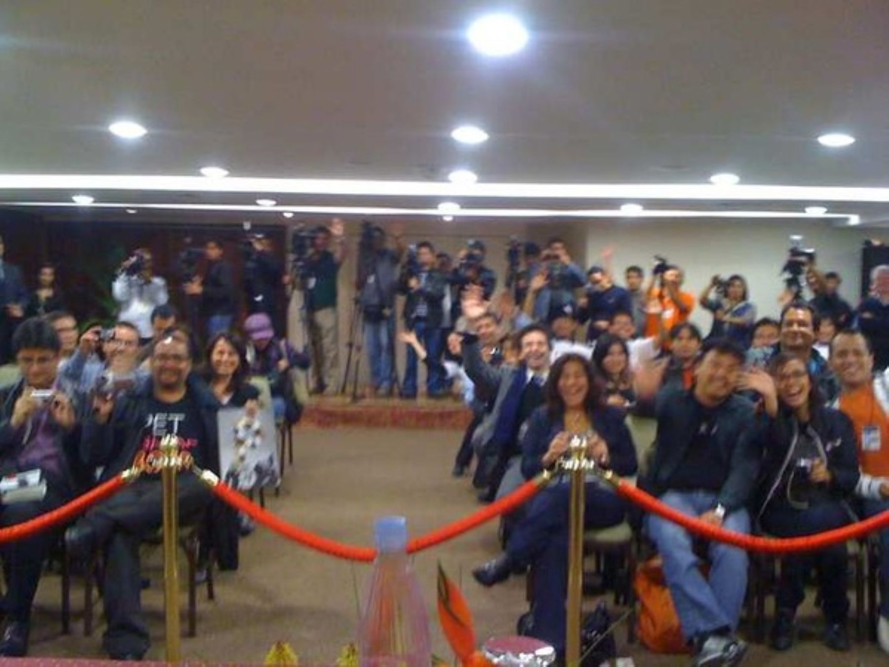 Pet Shop Boys posted a photo of Peruvian journalists attending the press conference in Lima.
