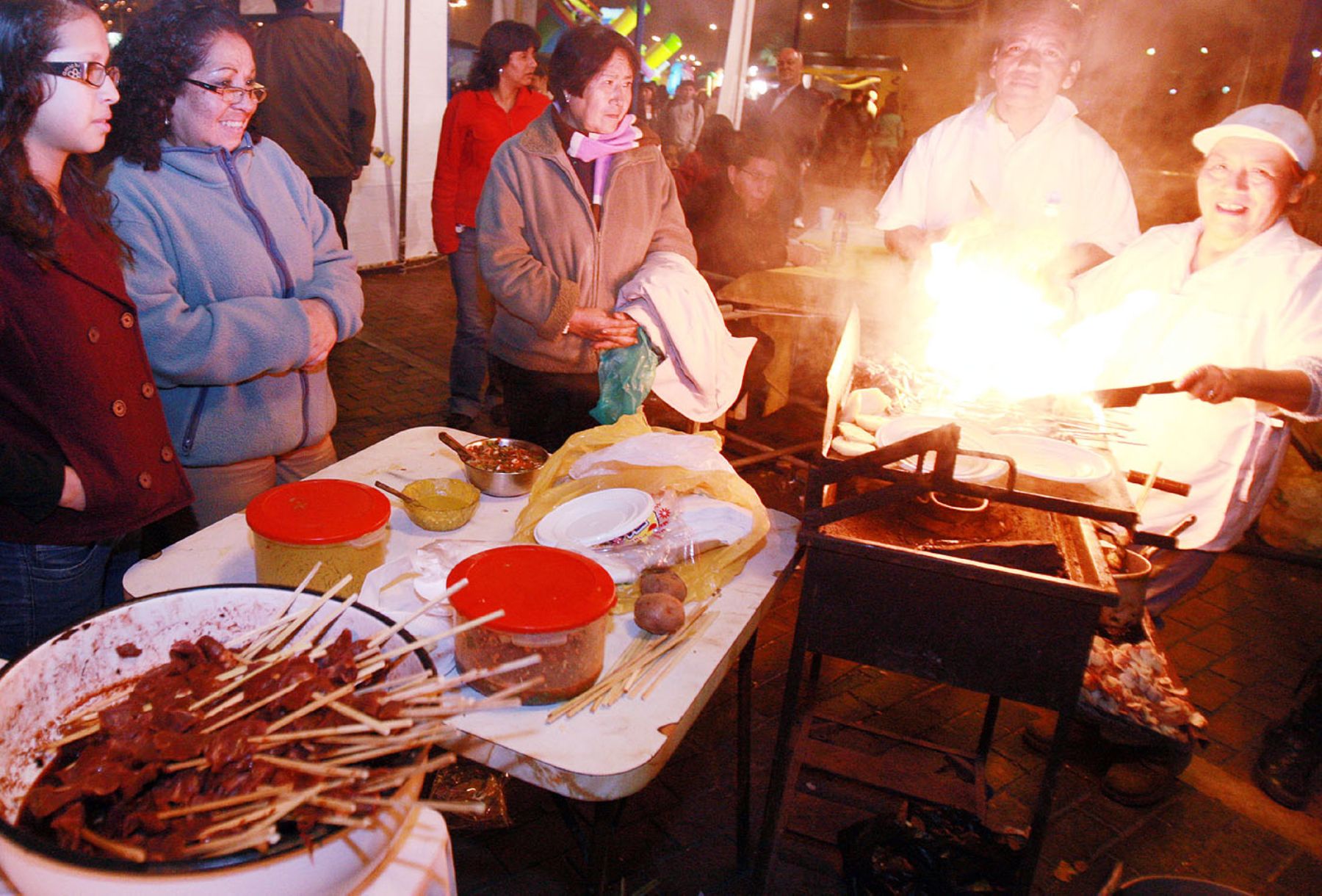 Anticucho será el potaje especial en concurso de parrilla peruana. Foto: ANDINA/Archivo.