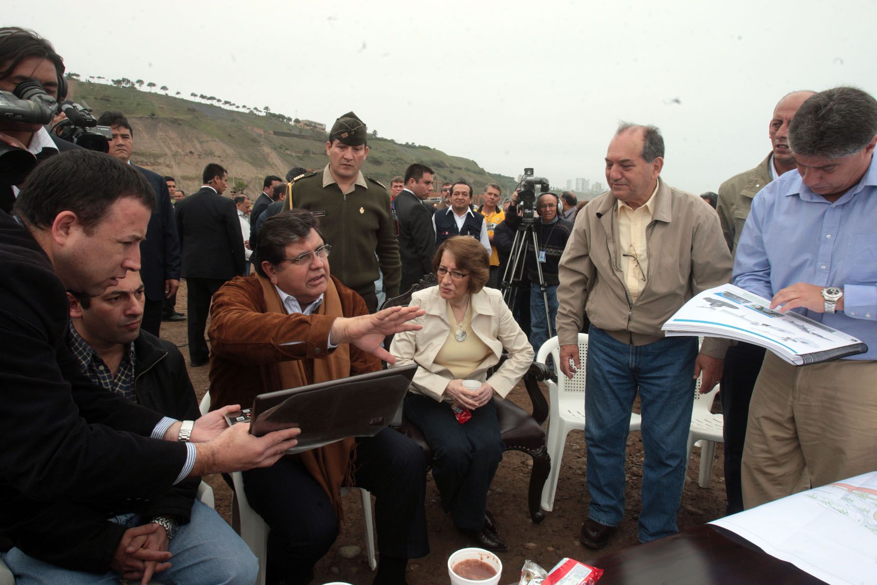 El Presidente Alan Garcìa inspeccionó esta mañana el avance de obras en la Costa Verde.Foto: ANDINA/Juan Carlos Guzmán Negrini.