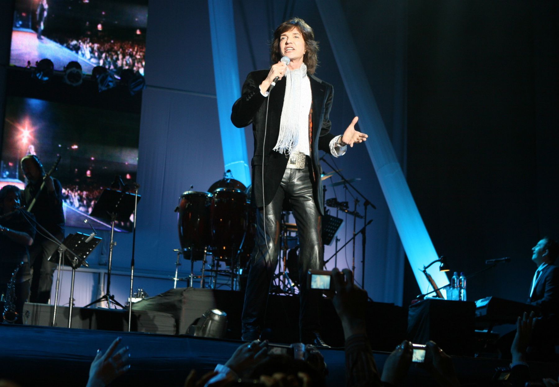 El artista español Camilo Sesto inició su concierto de despedida en el Jockey Club del Perú foto: ANDINA/ Vidal Tarqui