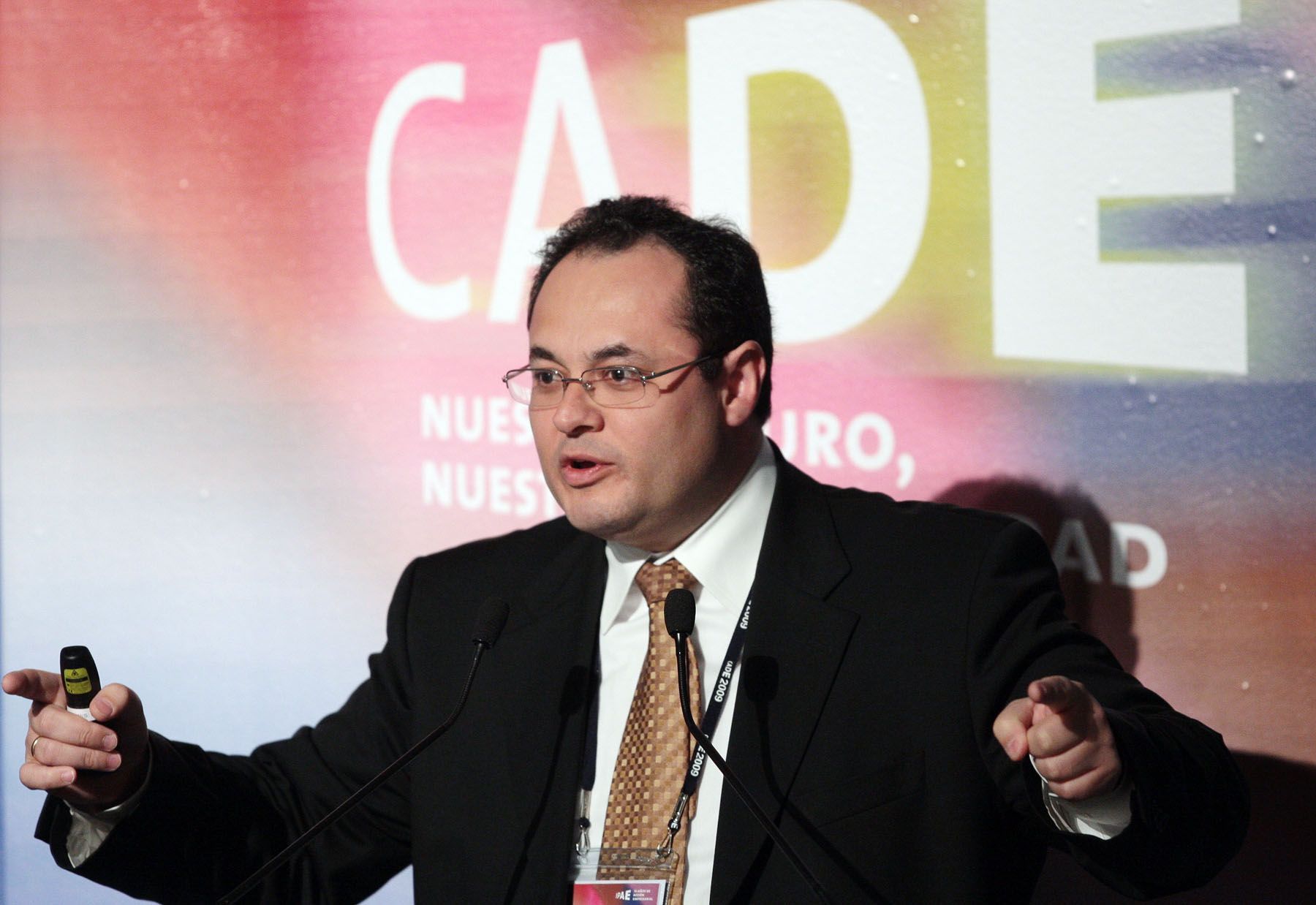 El ministro de Economía y Finanzas de Perú, Luis Carranza, expone en la Conferencia Anual de Ejecutivos (CADE), en la ciudad de Arequipa. 
Foto: ANDINA/Carlos Lezama.