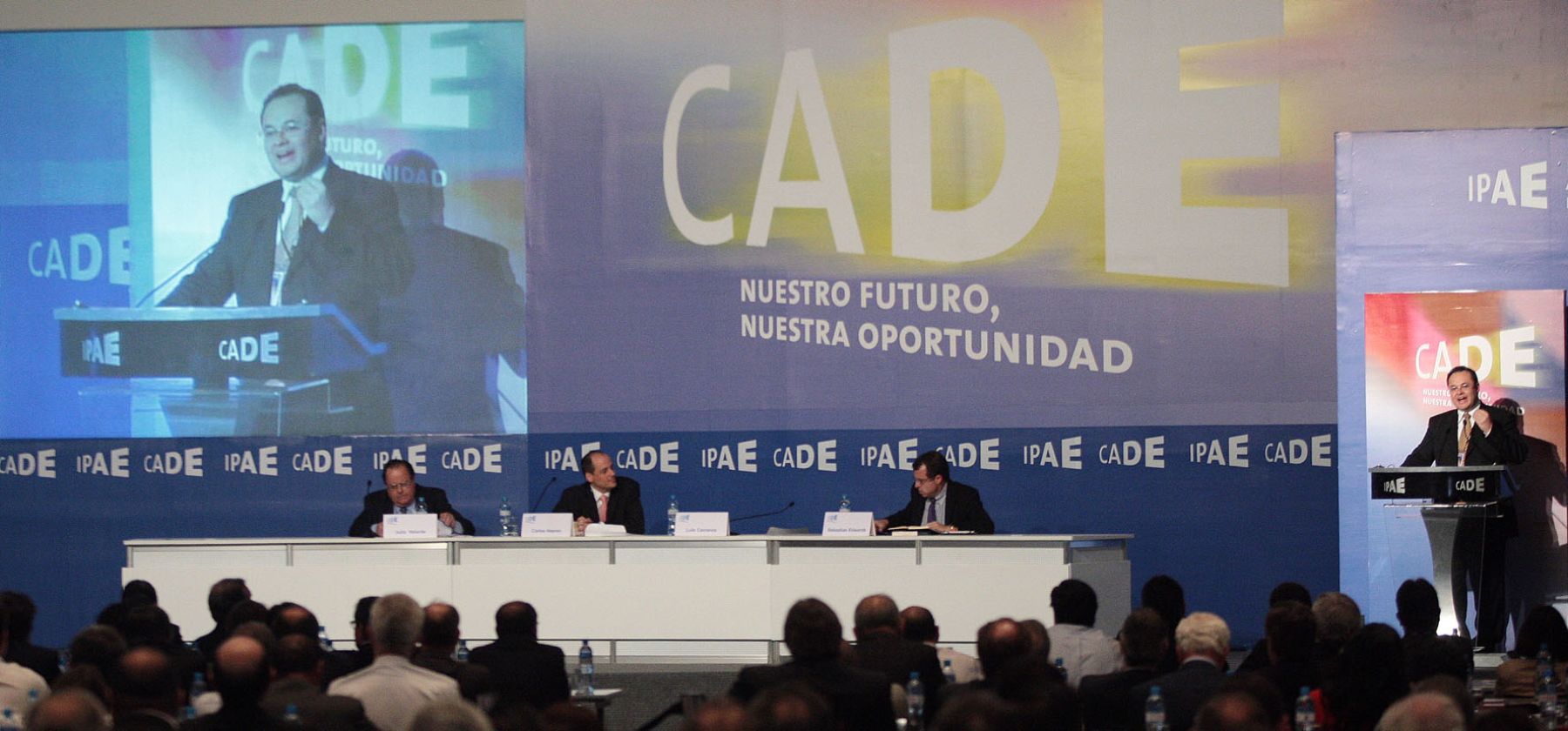 El ministro de Economía y Finanzas (MEF), Luis Carranza,expone en la Conferencia Anual de Ejecutivos (CADE, en la ciudad de Arequipa. Foto: ANDINA/Carlos Lezama