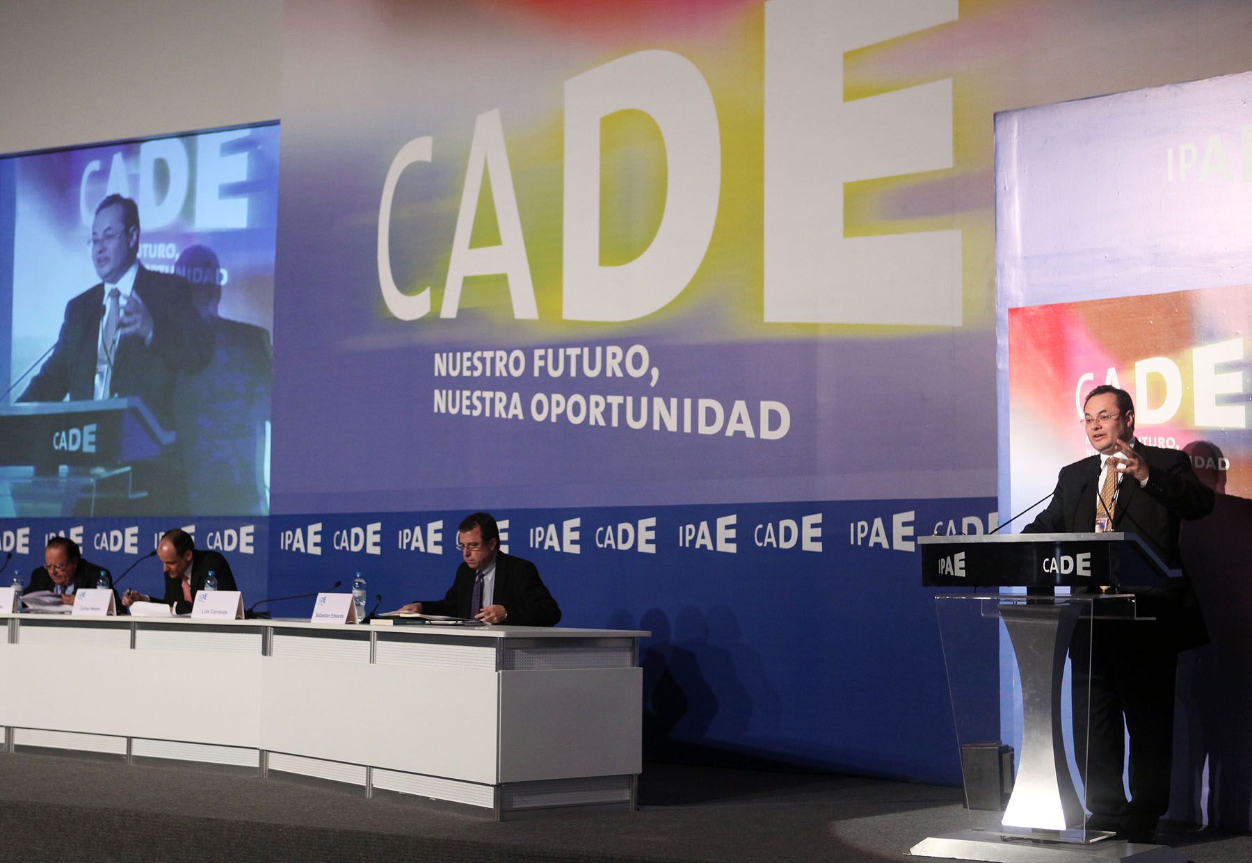 El ministro de Economía y Finanzas (MEF), Luis Carranza,expone en la Conferencia Anual de Ejecutivos (CADE, en la ciudad de Arequipa. Foto: ANDINA/Carlos Lezama