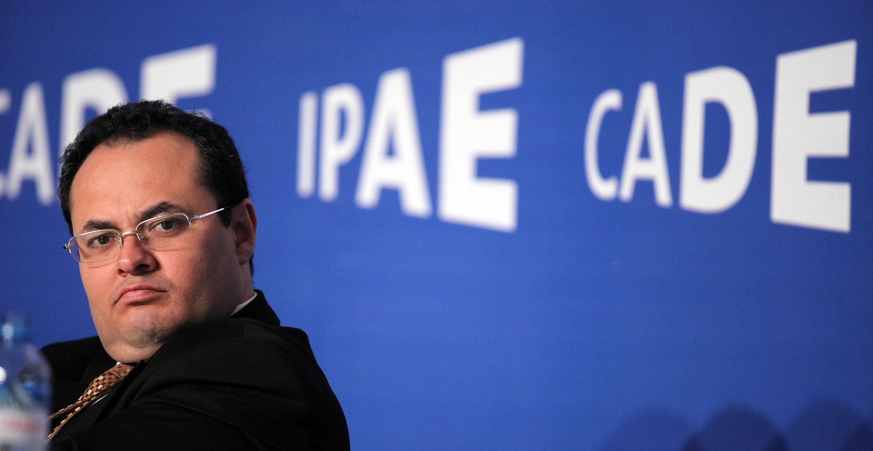 El ministro de Economía y Finanzas (MEF), Luis Carranza,durante su exposición en la Conferencia Anual de Ejecutivos (CADE),en la ciudad de Arequipa. 
Foto: ANDINA/Carlos Lezama en la Conferencia Anual de Ejecutivos (CADE, en la ciudad de Arequipa. Foto: ANDINA/Carlos Lezama