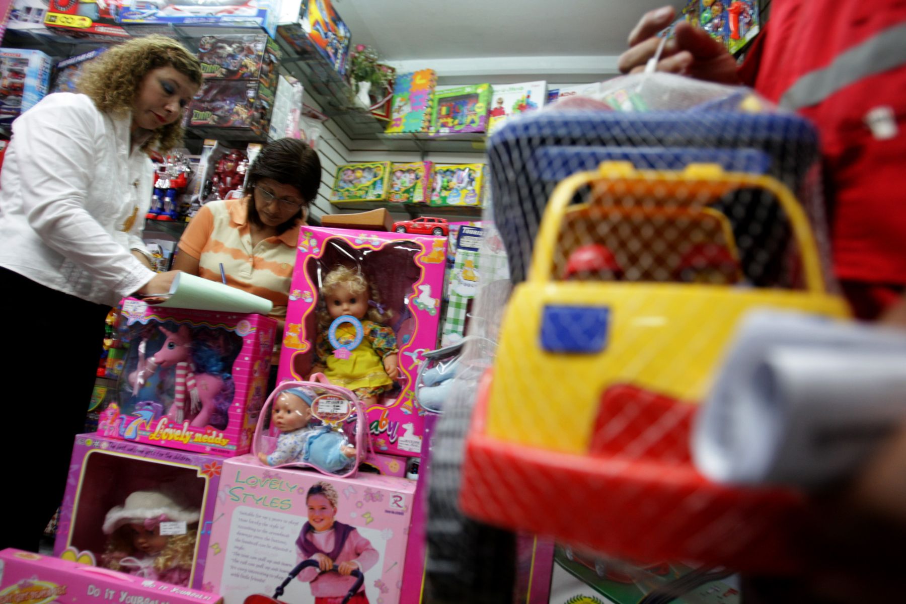 decomisan muestras de juguetes en Mesa analizar si son tóxicos | Noticias | Agencia Peruana de Andina